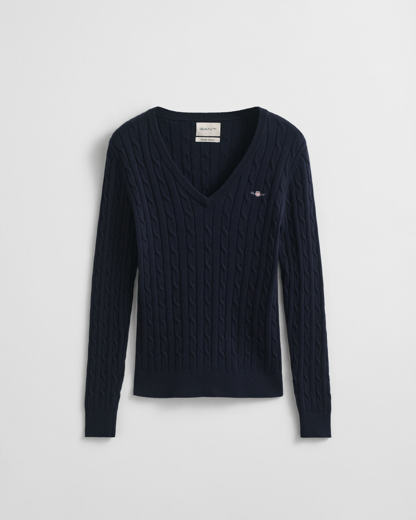 Kabelstrikket sweater af strækbomuld med V-hals