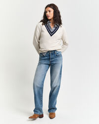 Kontrastfarvet sweater med V-hals