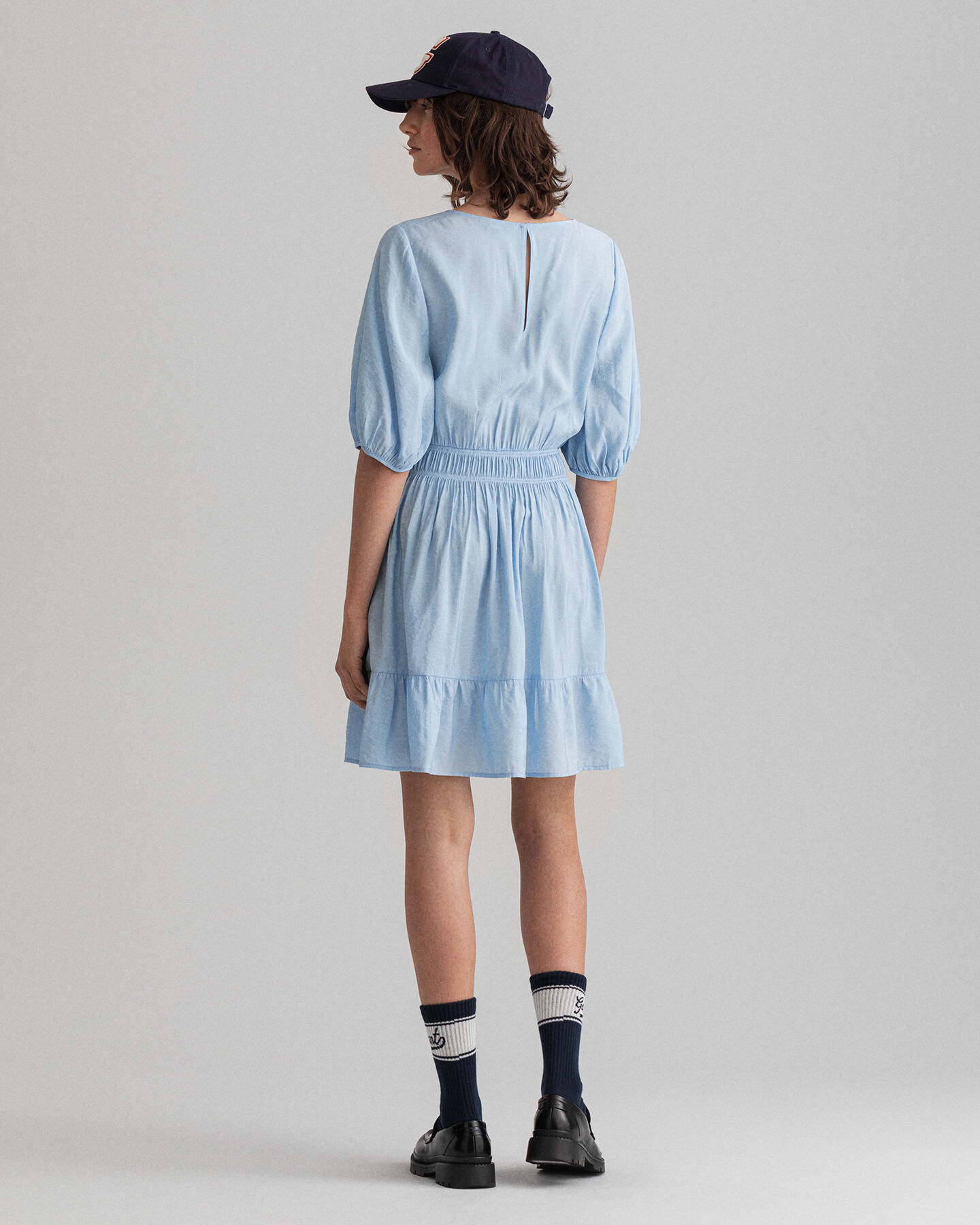 Flounce kjole med pufærmer