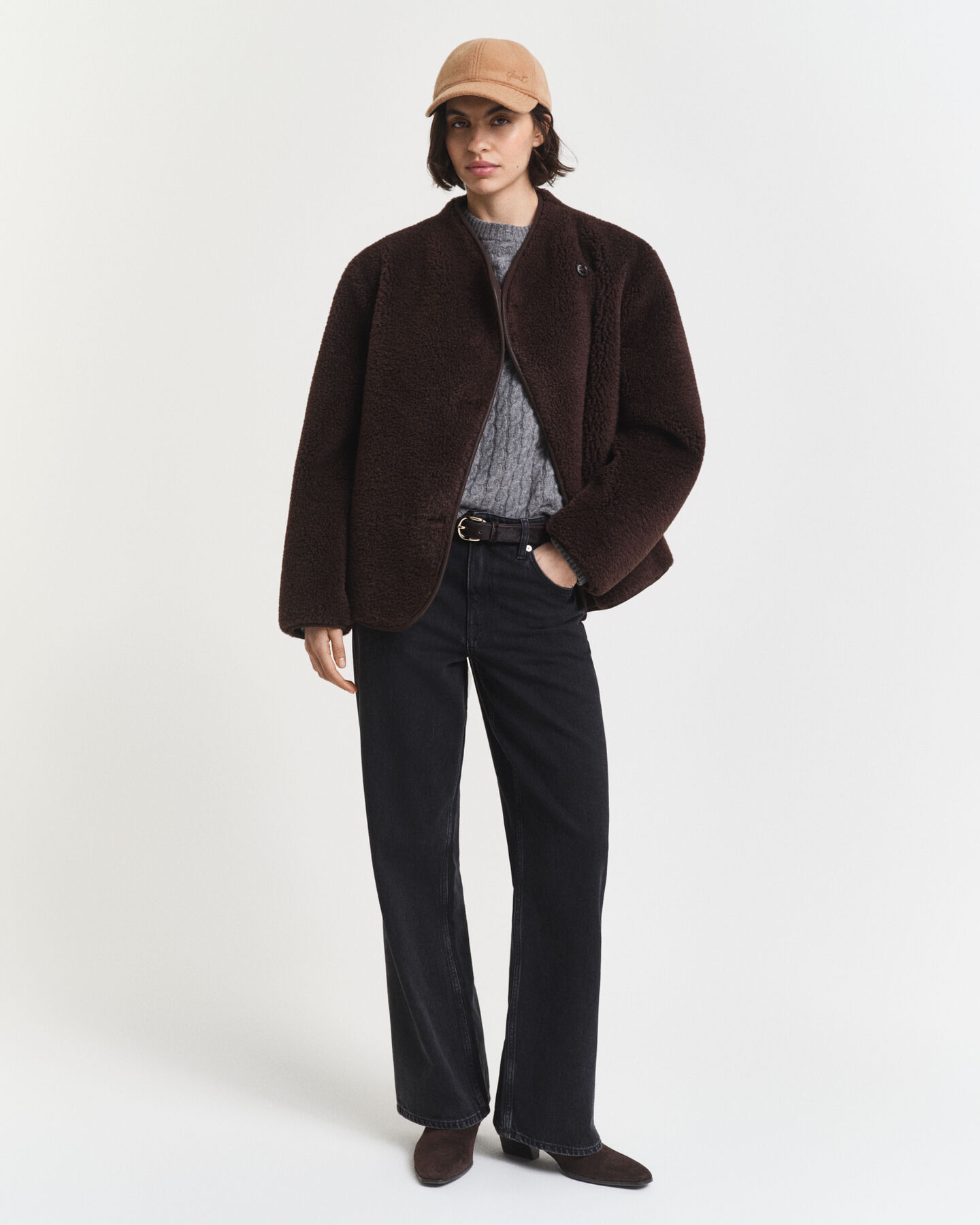 Crewneck sweater af kashmir med kabelstrik