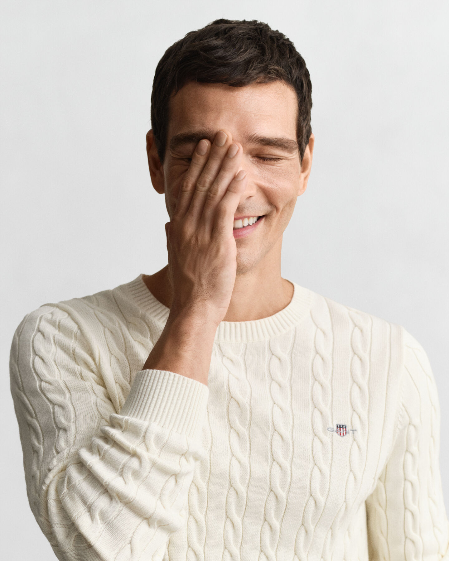 Crewneck sweater af bomuld med kabelstrik