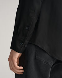 Slim fit ensfarvet skjorte med bindeb&aring;nd