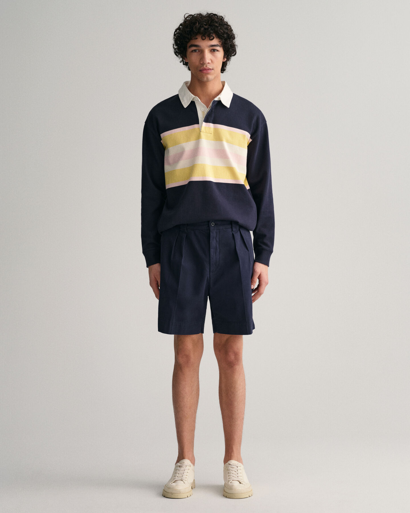 Twill chinoshorts med læg