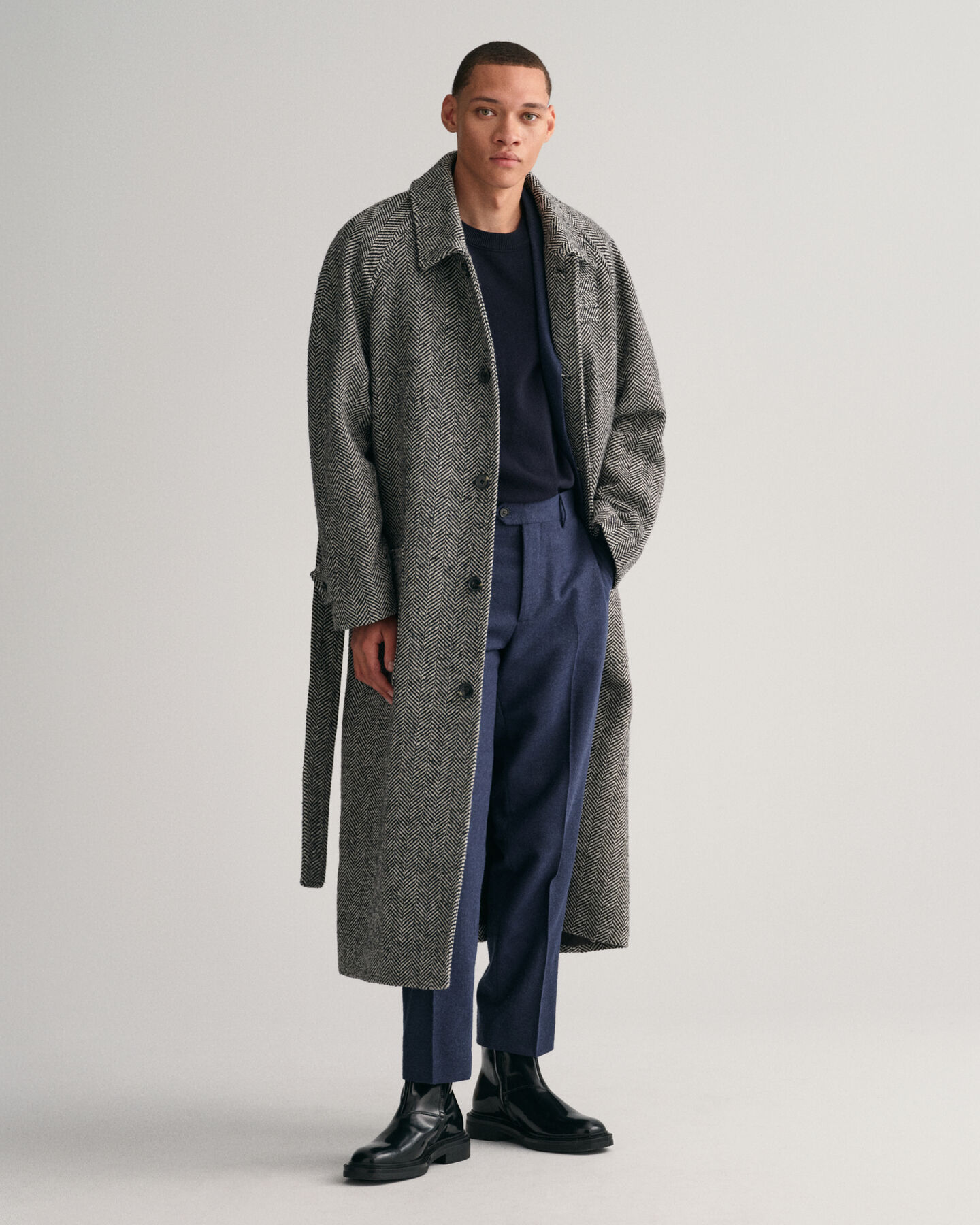 Tilspidsede sildebensm&oslash;nstrede bukser