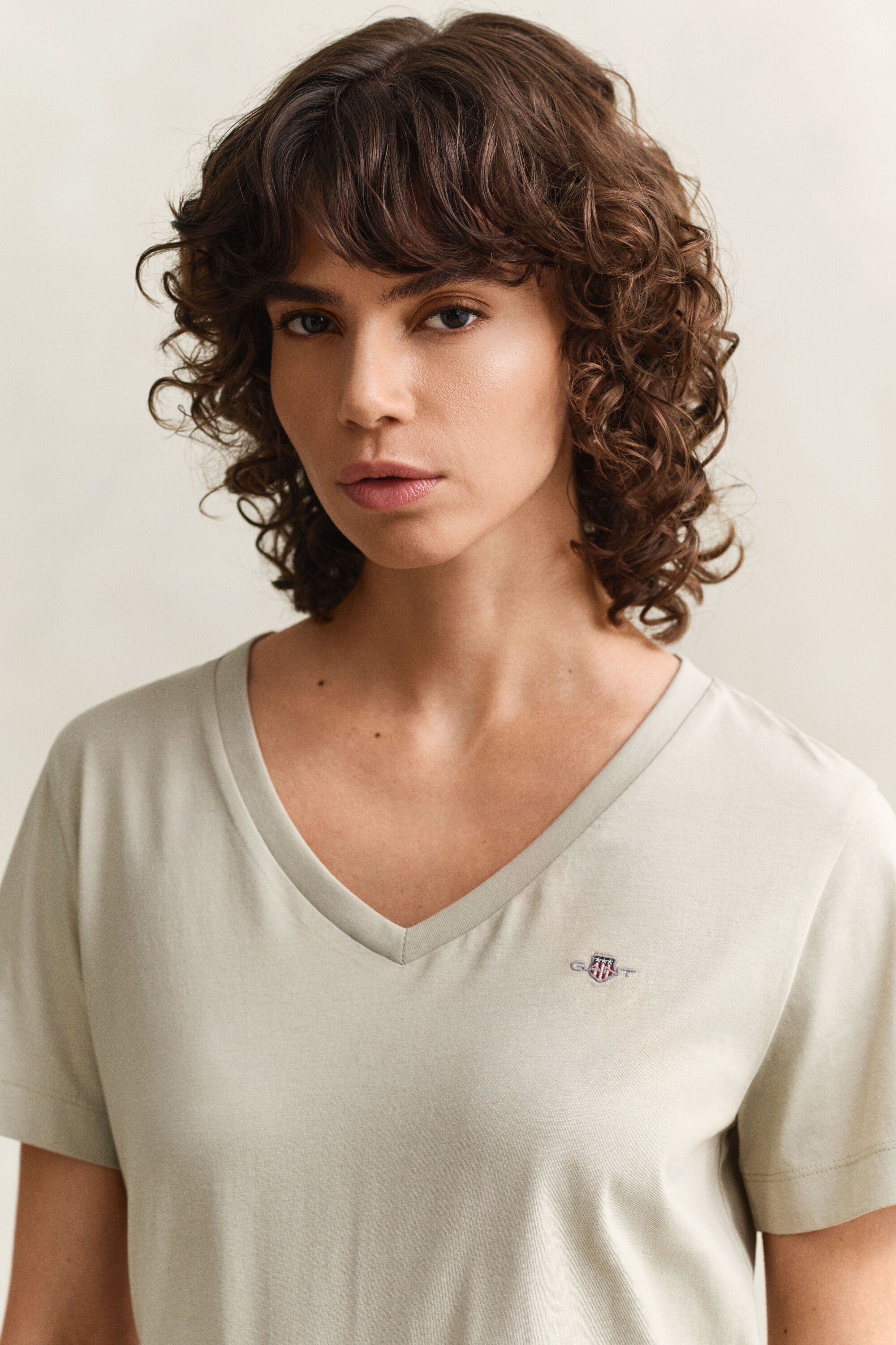 Shield T-shirt med V-hals