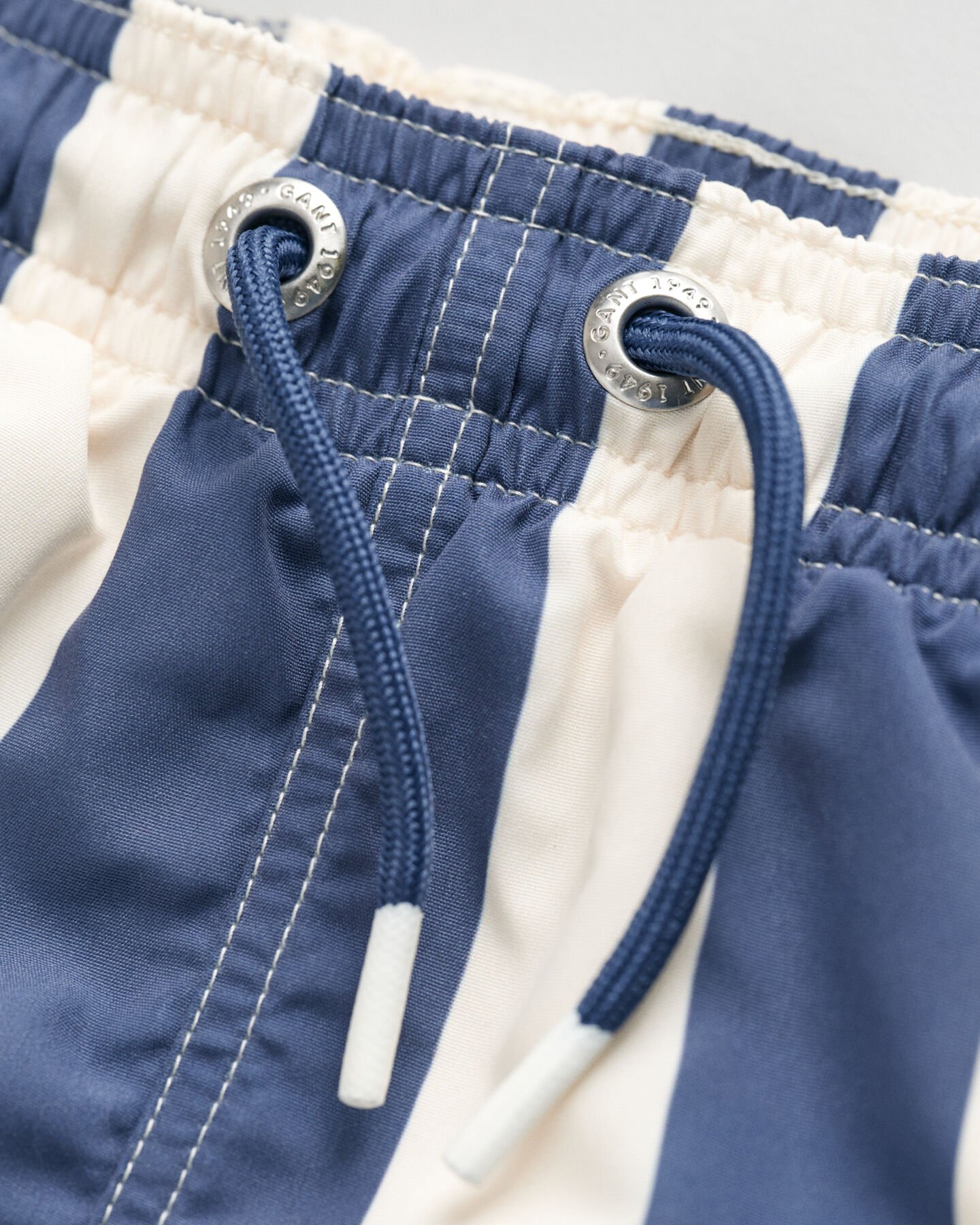 Boys blokstribede badeshorts