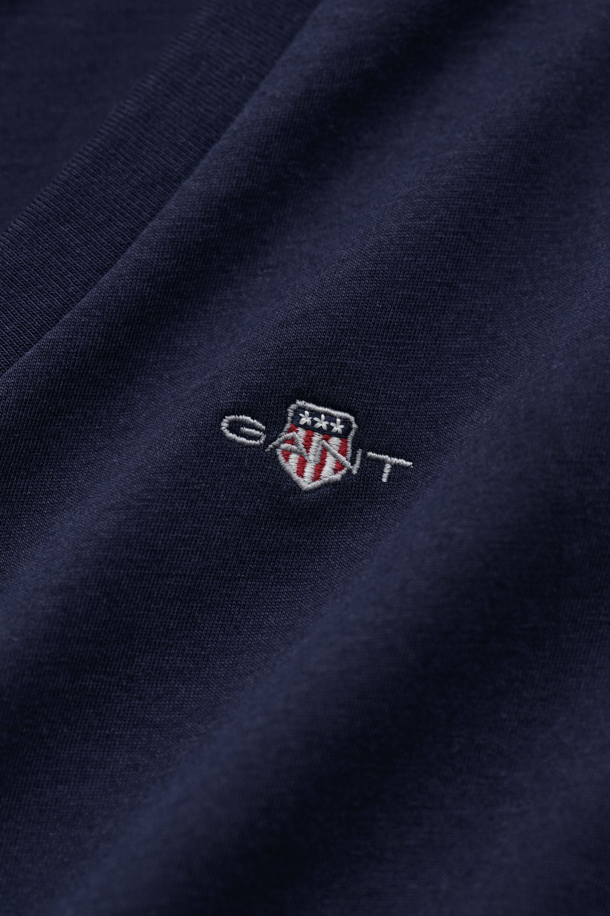 Shield T-shirt med V-hals