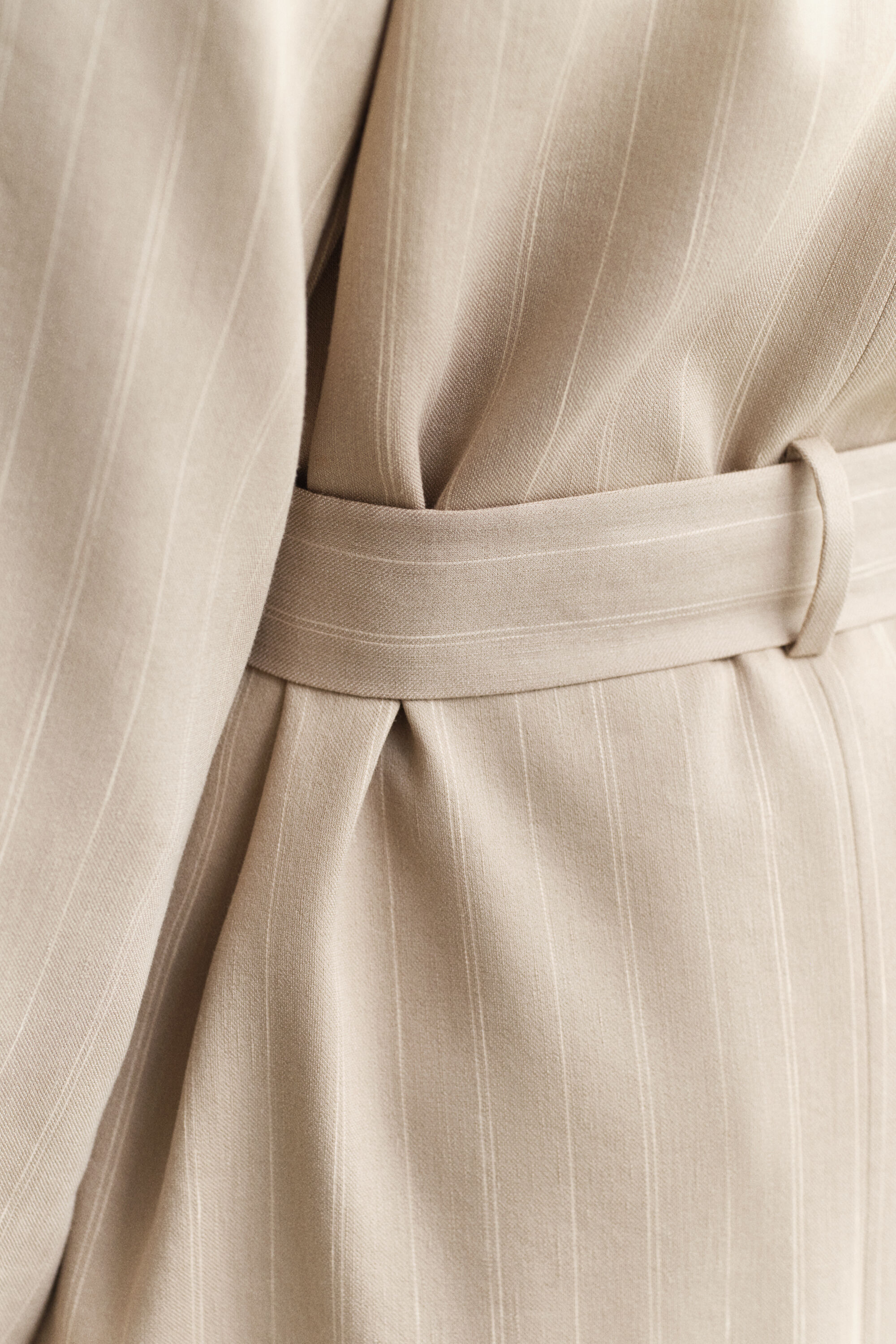 Nålestribet frakke i hørblanding