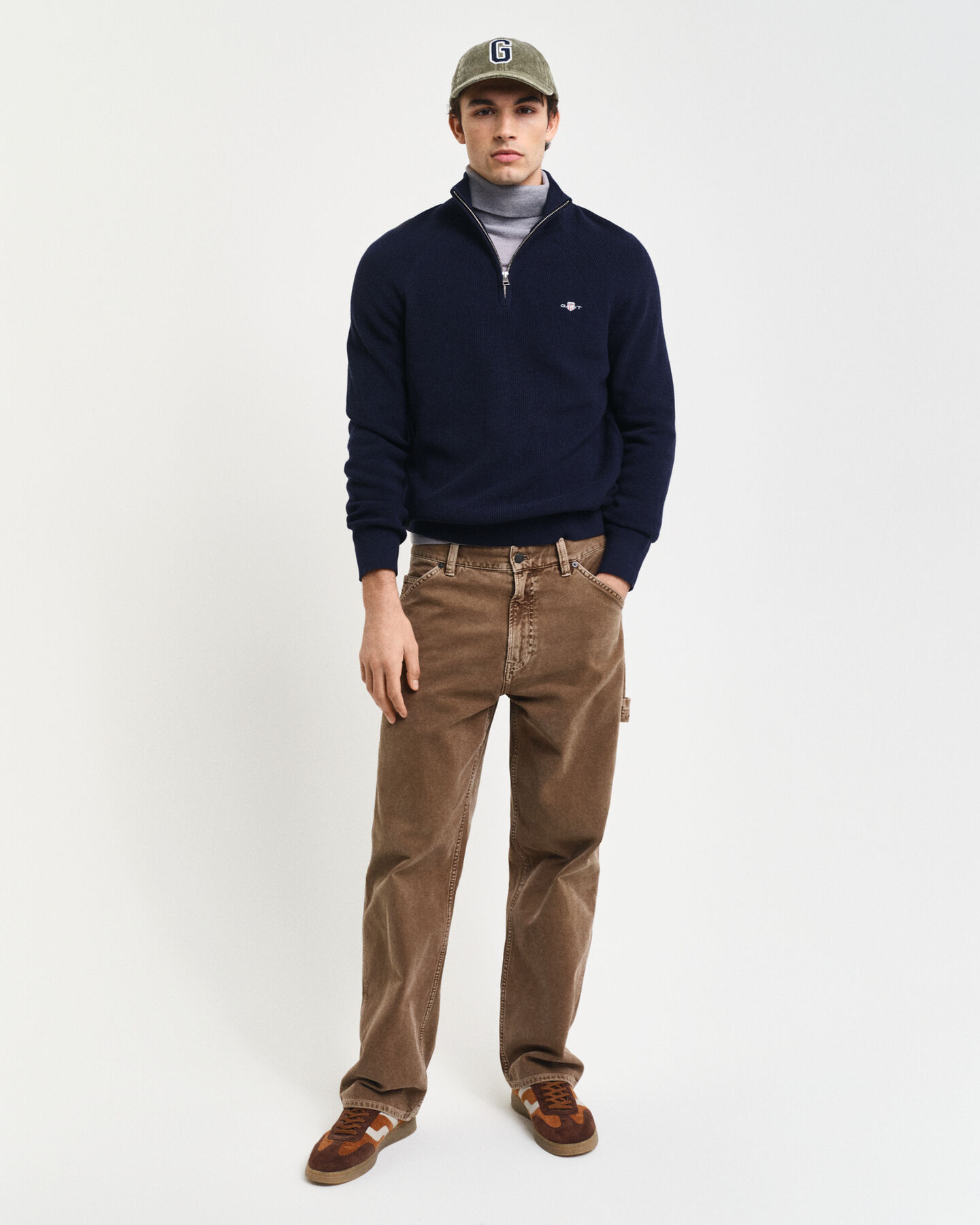 Ribstrikket sweater af bomuld og uld med halv lynl&aring;s