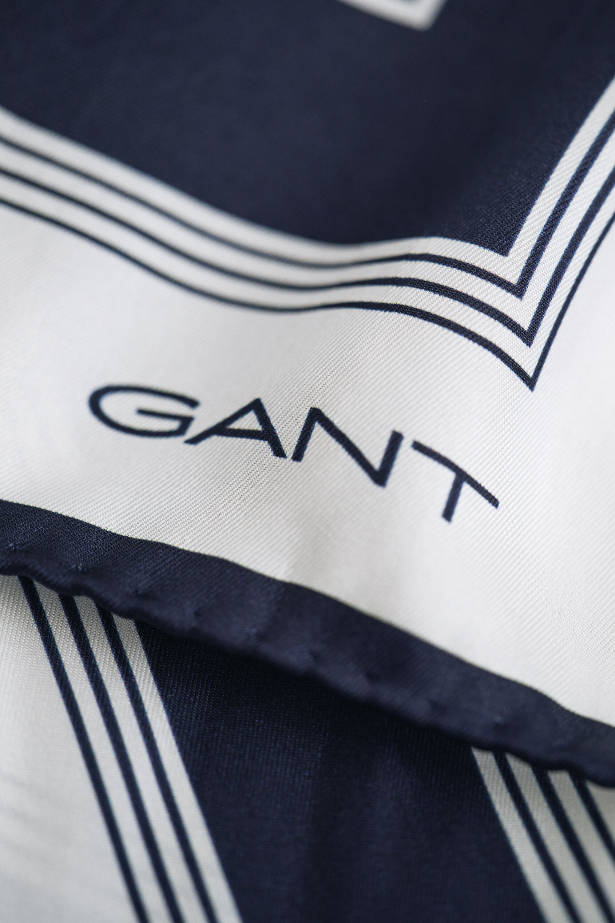 Silketørklæde med monogram