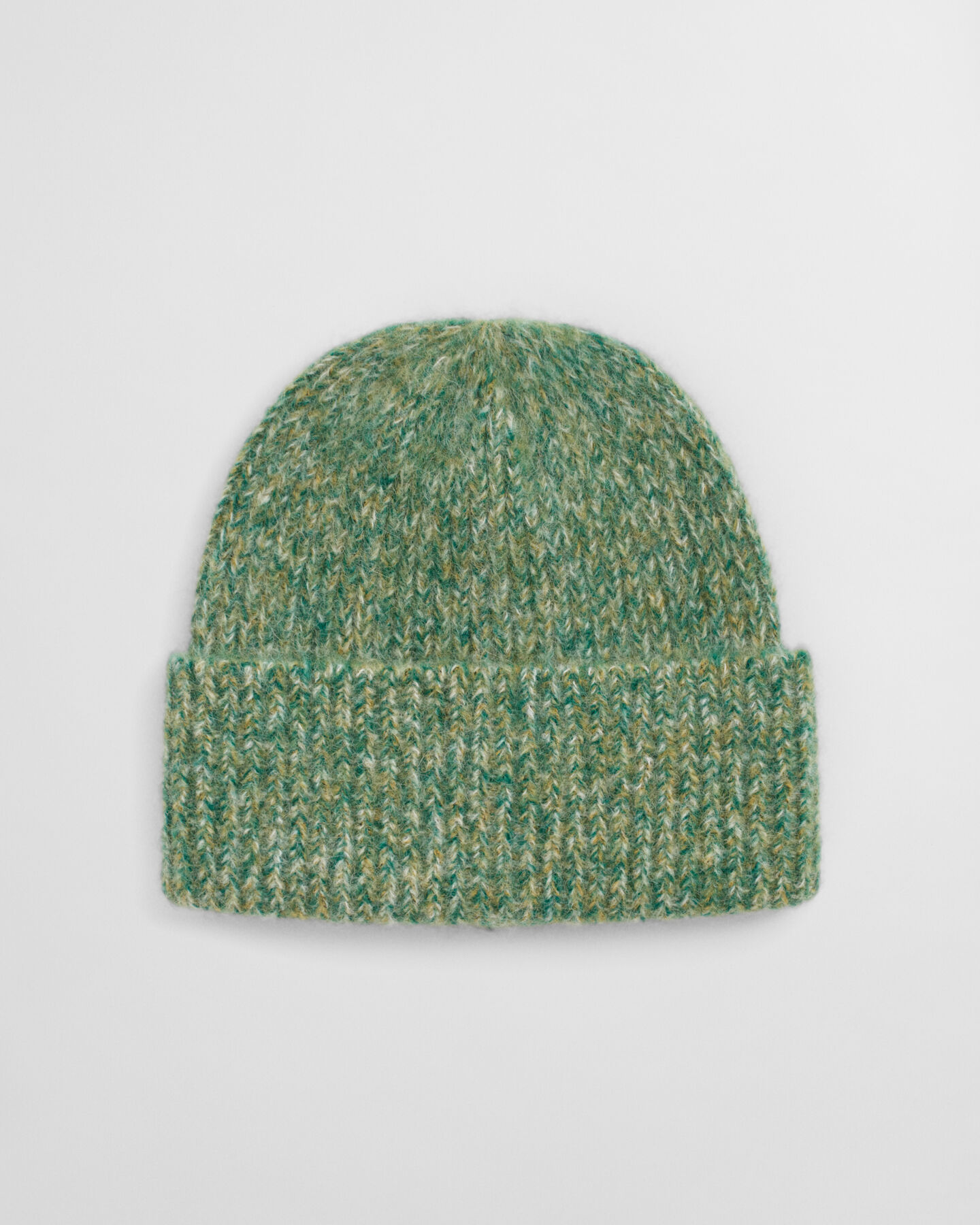 Ribstrikket beanie i alpakauldblanding