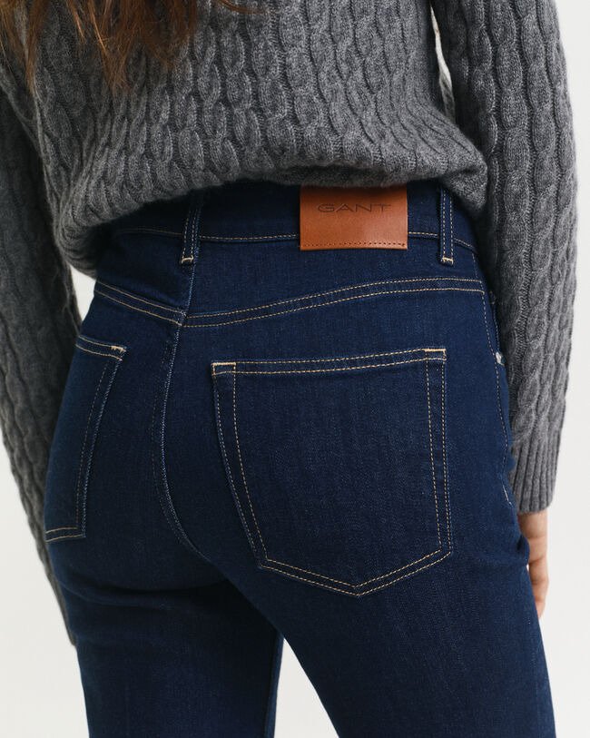 Slim fit jeans med svaj