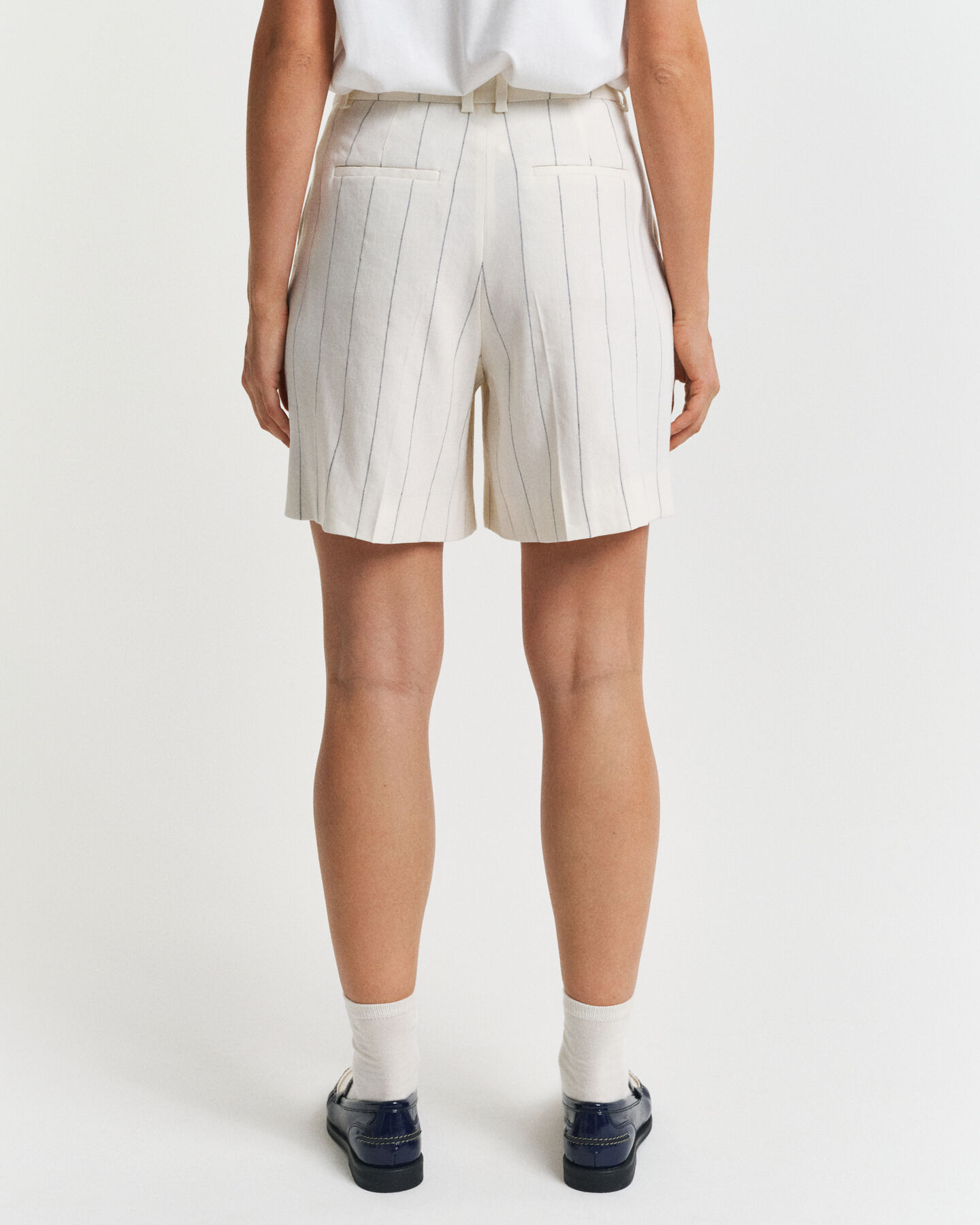 Nålestribede hørshorts