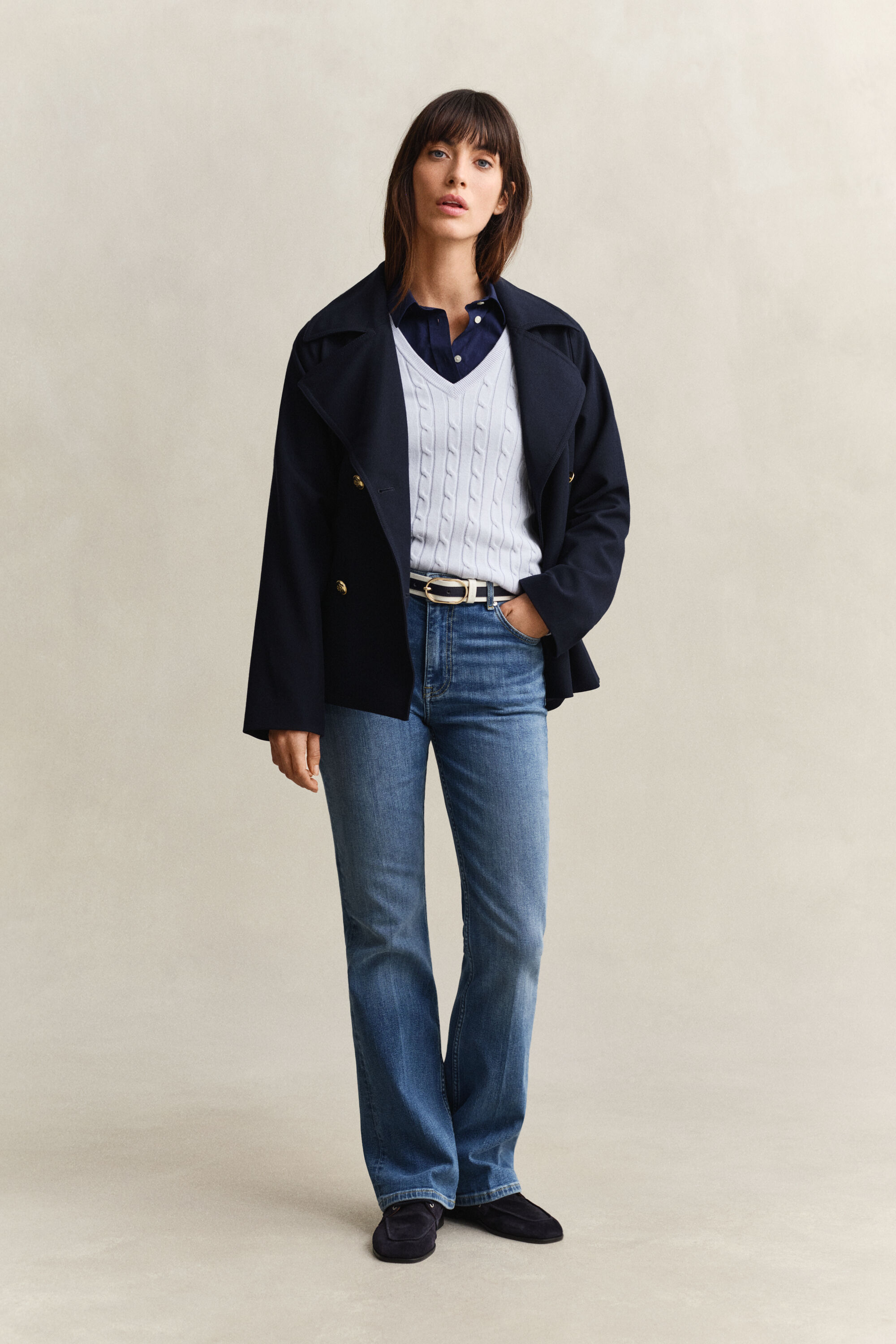 Kabelstrikket sweater med V-hals