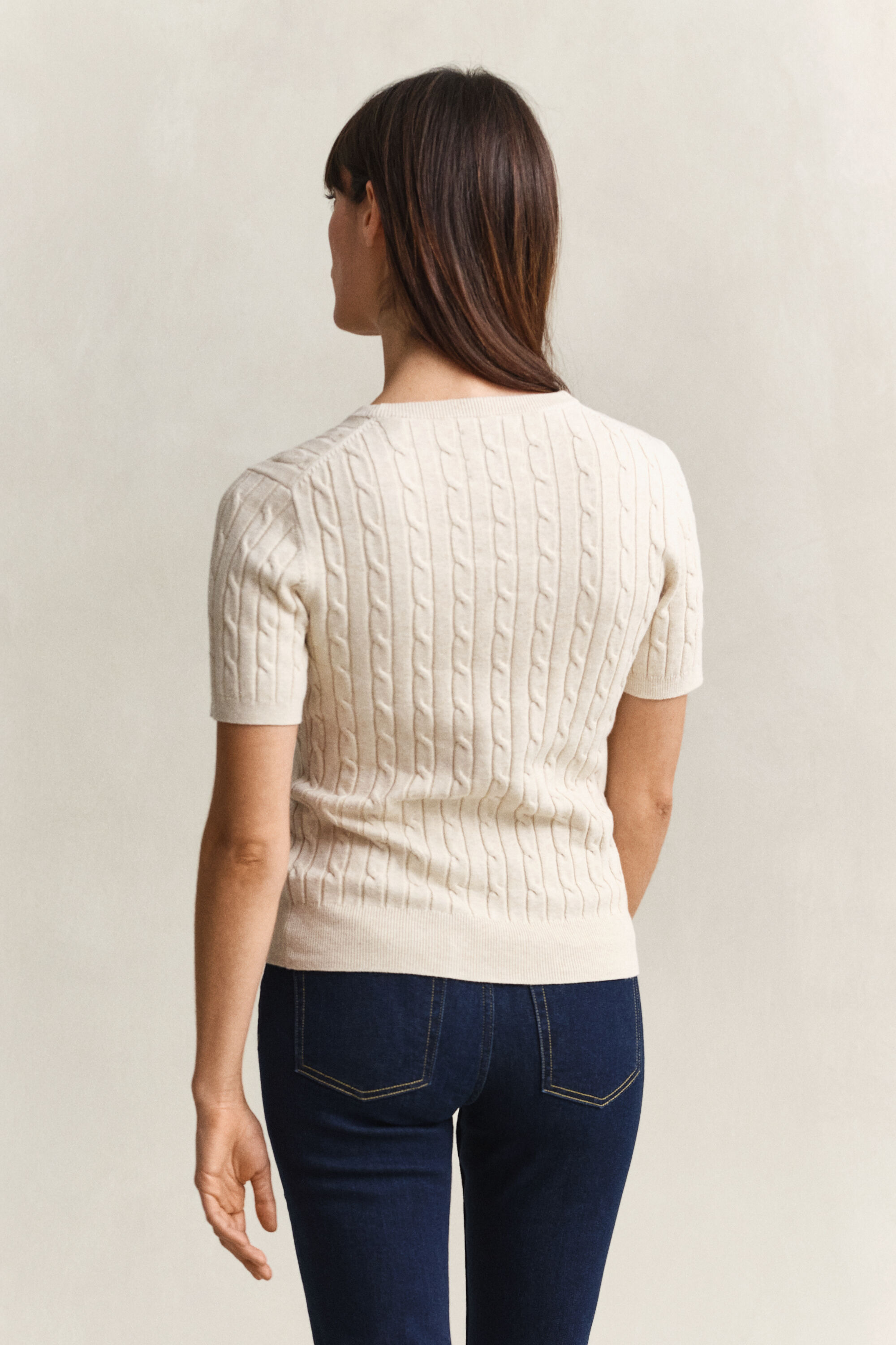 Kortærmet sweater af strækbomuld med kabelstrik