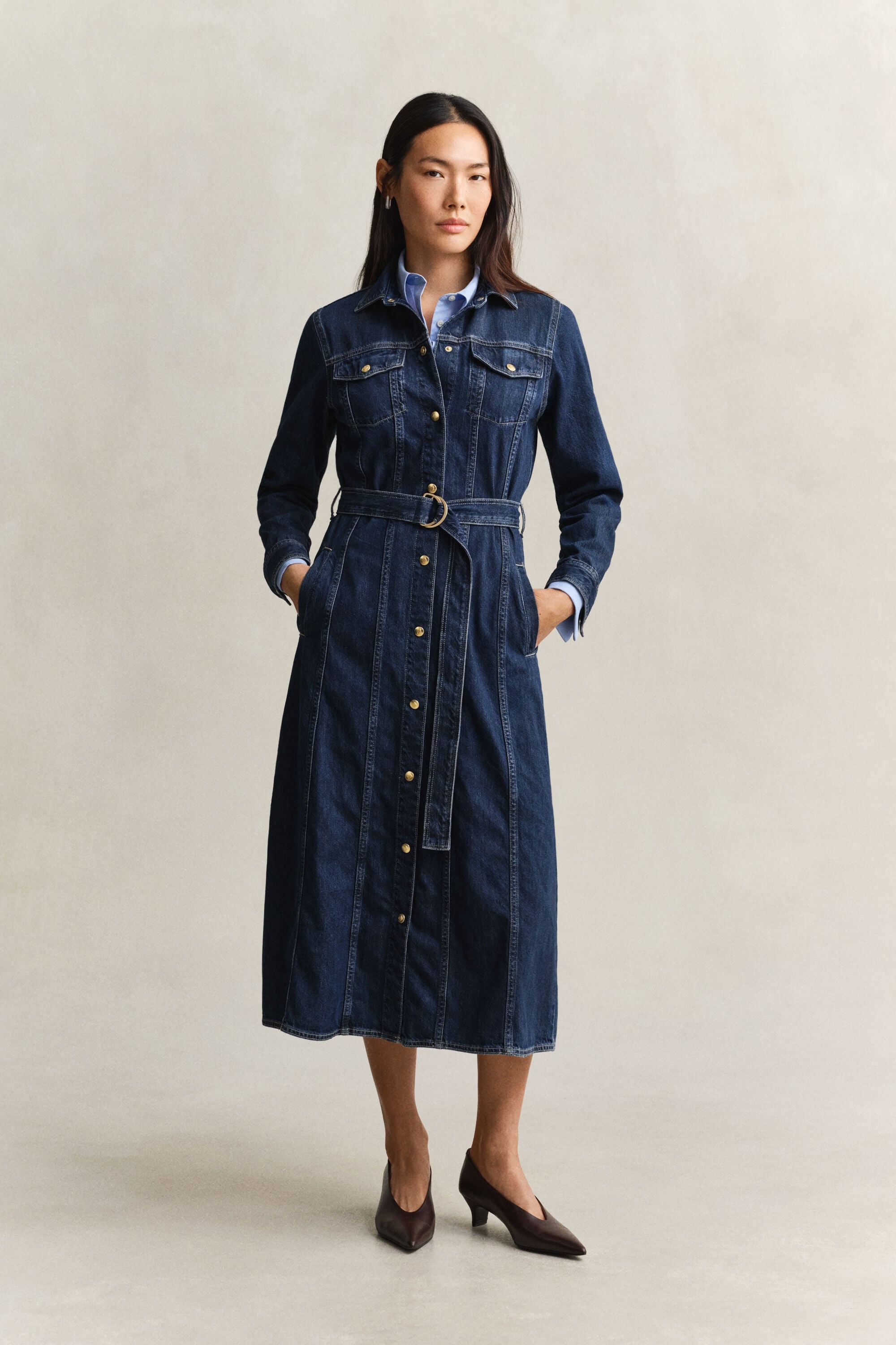 Midikjole i denim med bælte