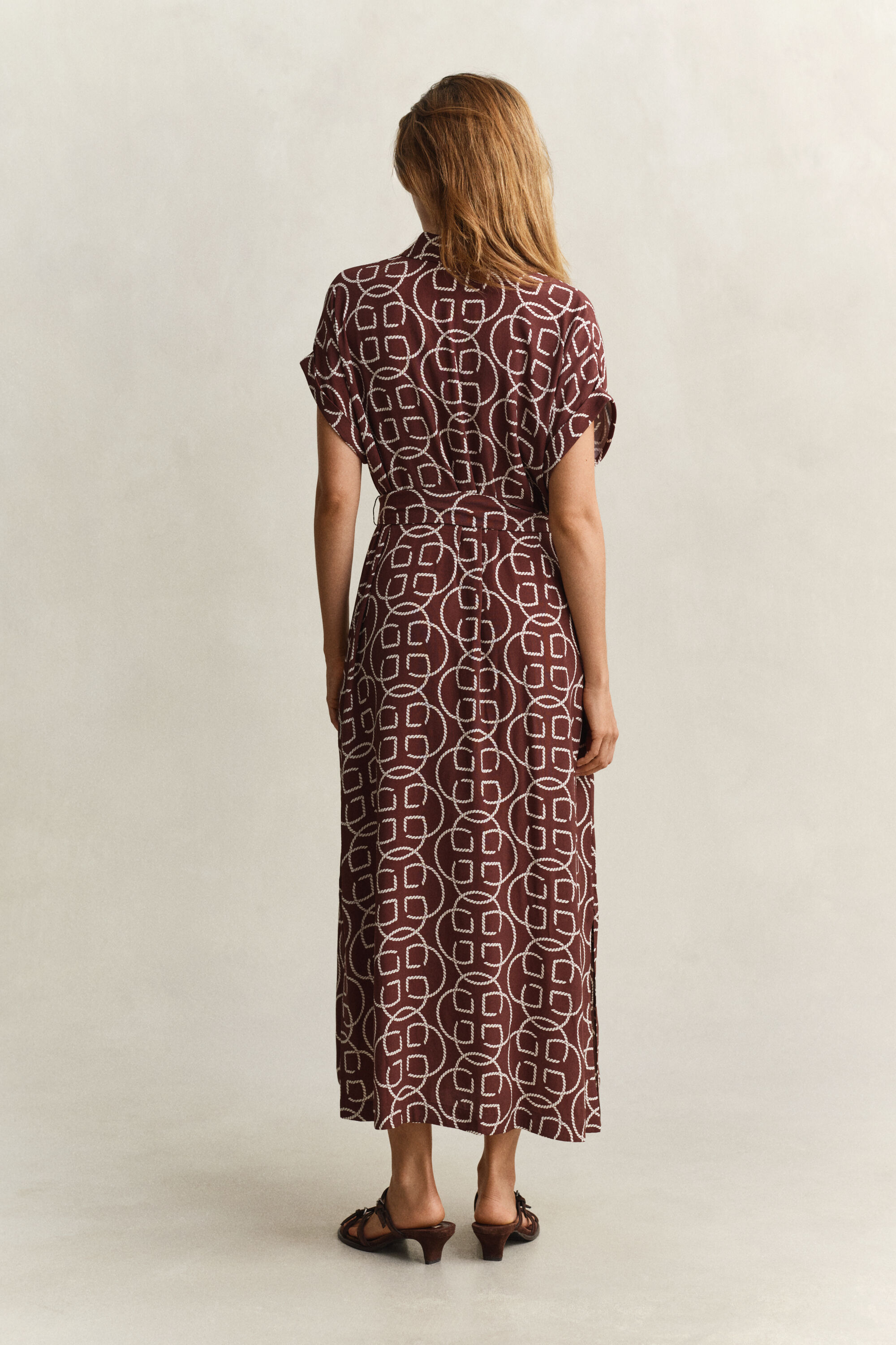 Monogram kjole med korte ærmer