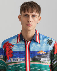 Relaxed fit Scenery silkeskjorte med korte ærmer