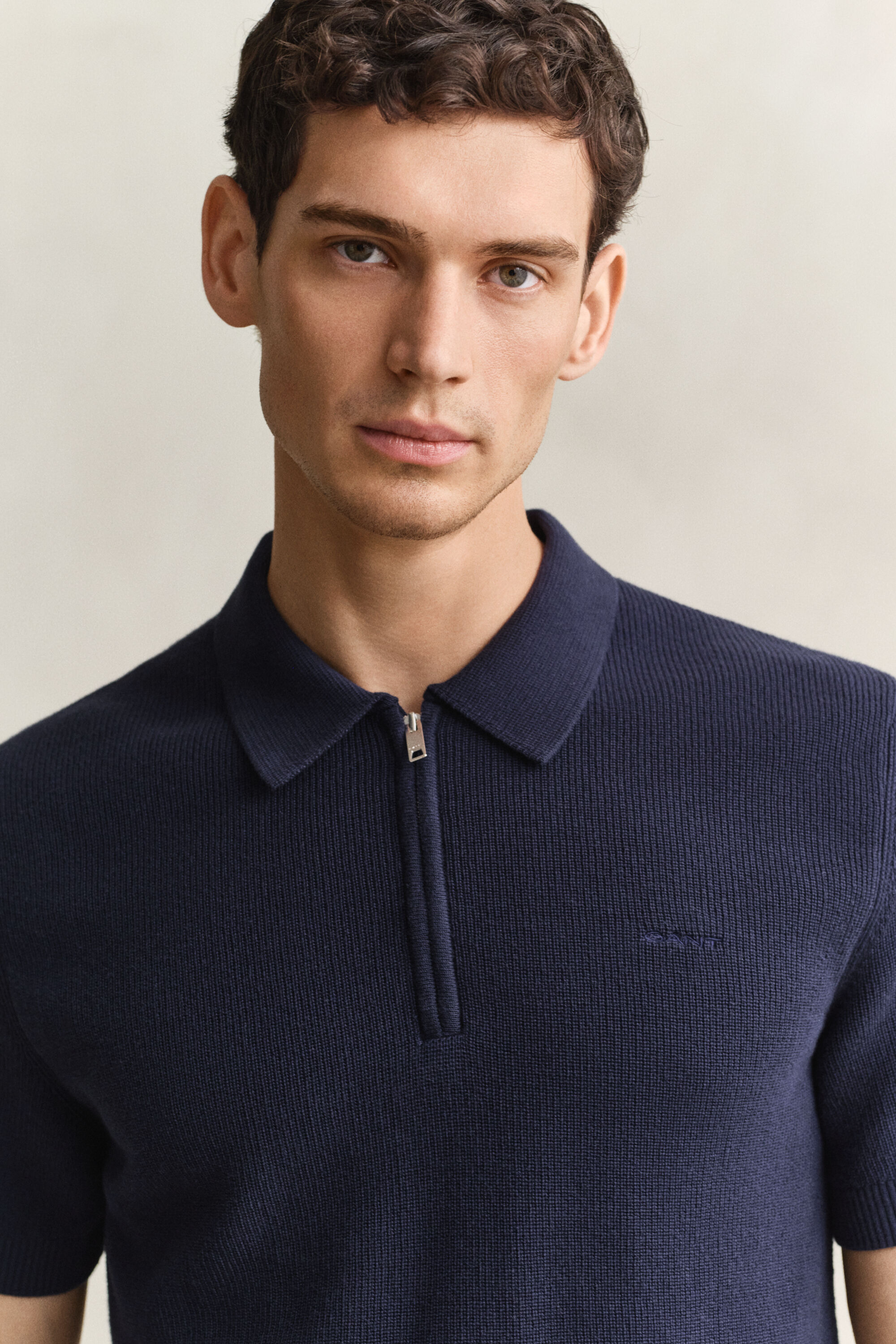 Ribstrikket polosweater i bomuld