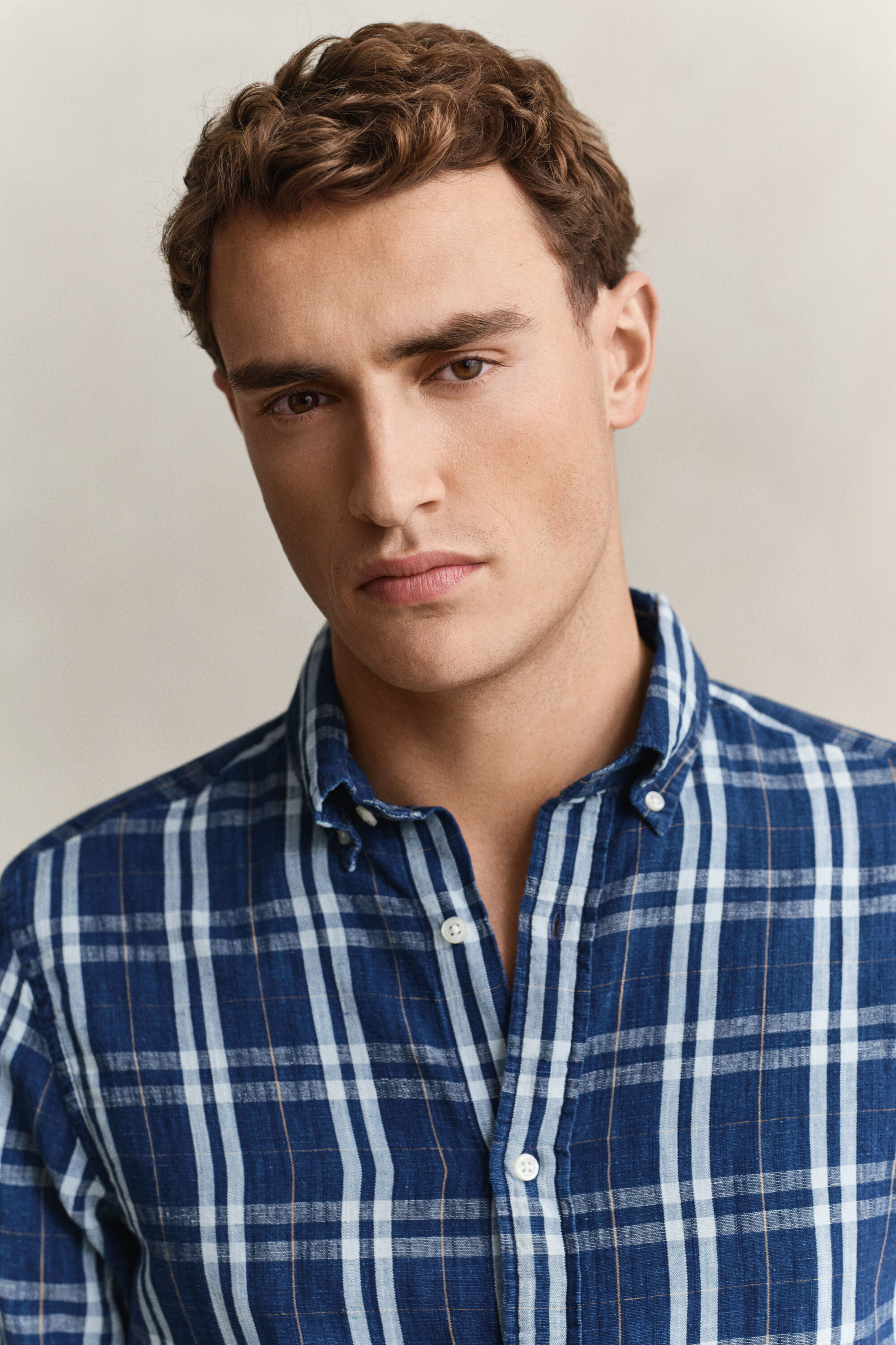 Ternet skjorte af bomuld og hør