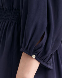 Kjole med bådudskæring