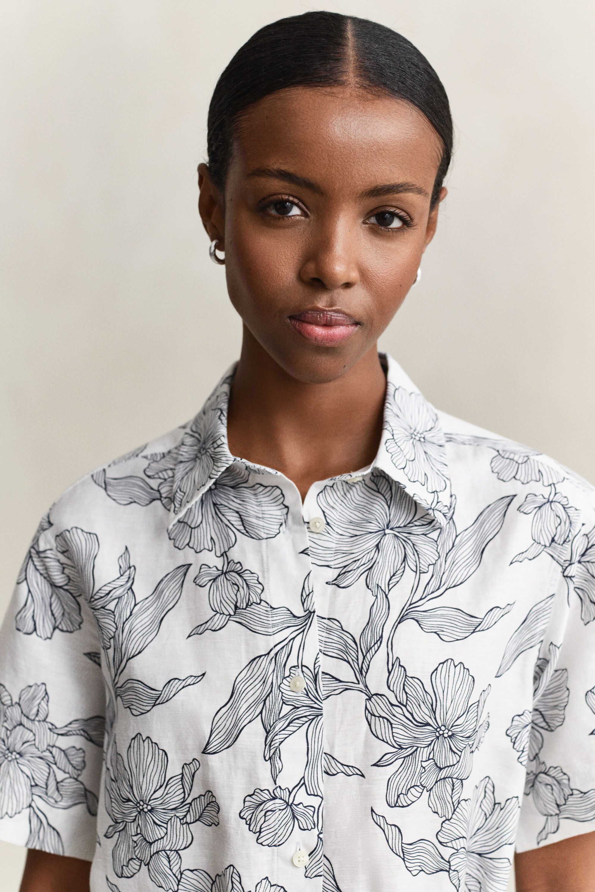 Blomstret skjortekjole af hør