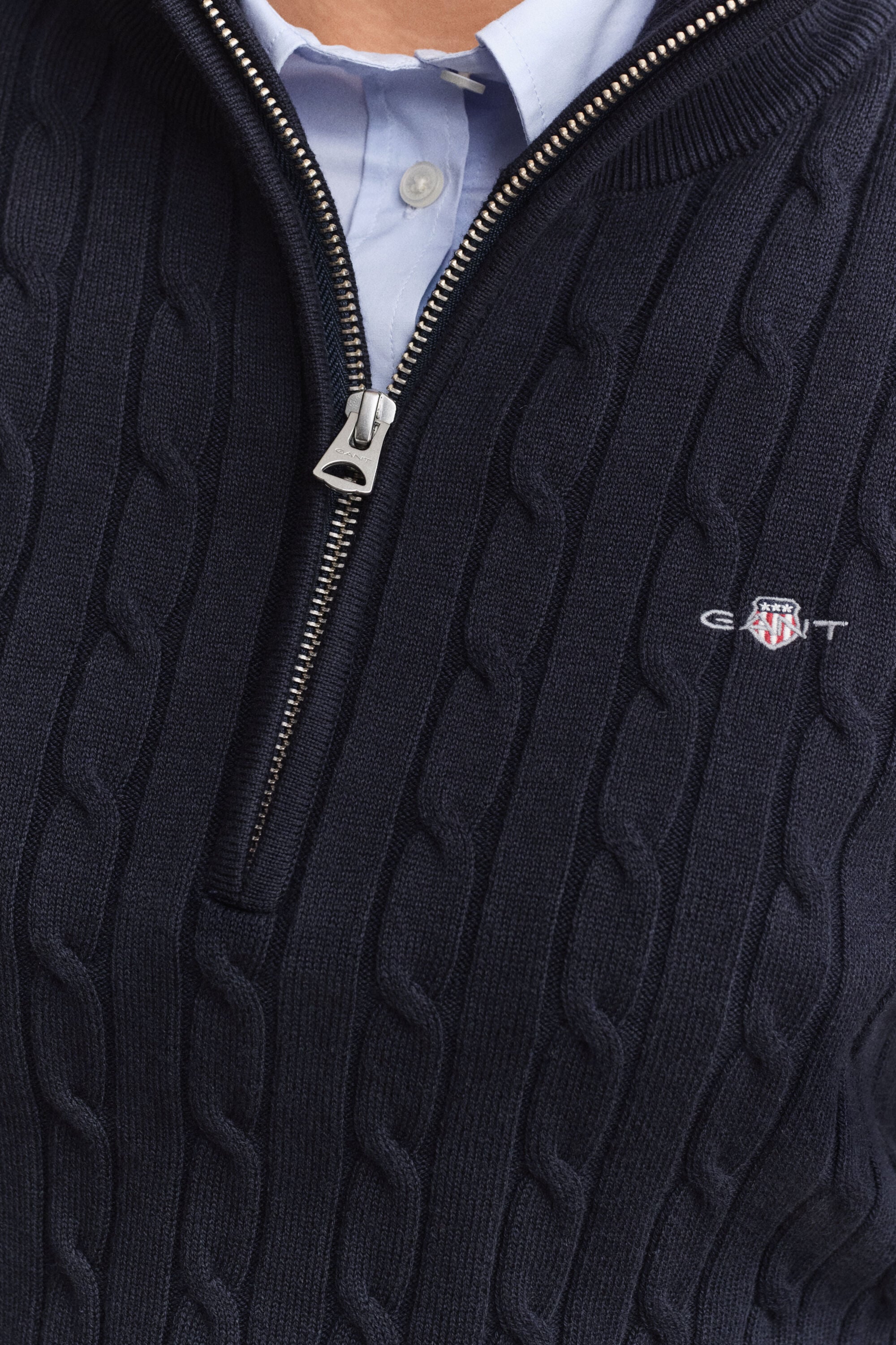 Kabelstrikket sweater med stræk og halv lynlås
