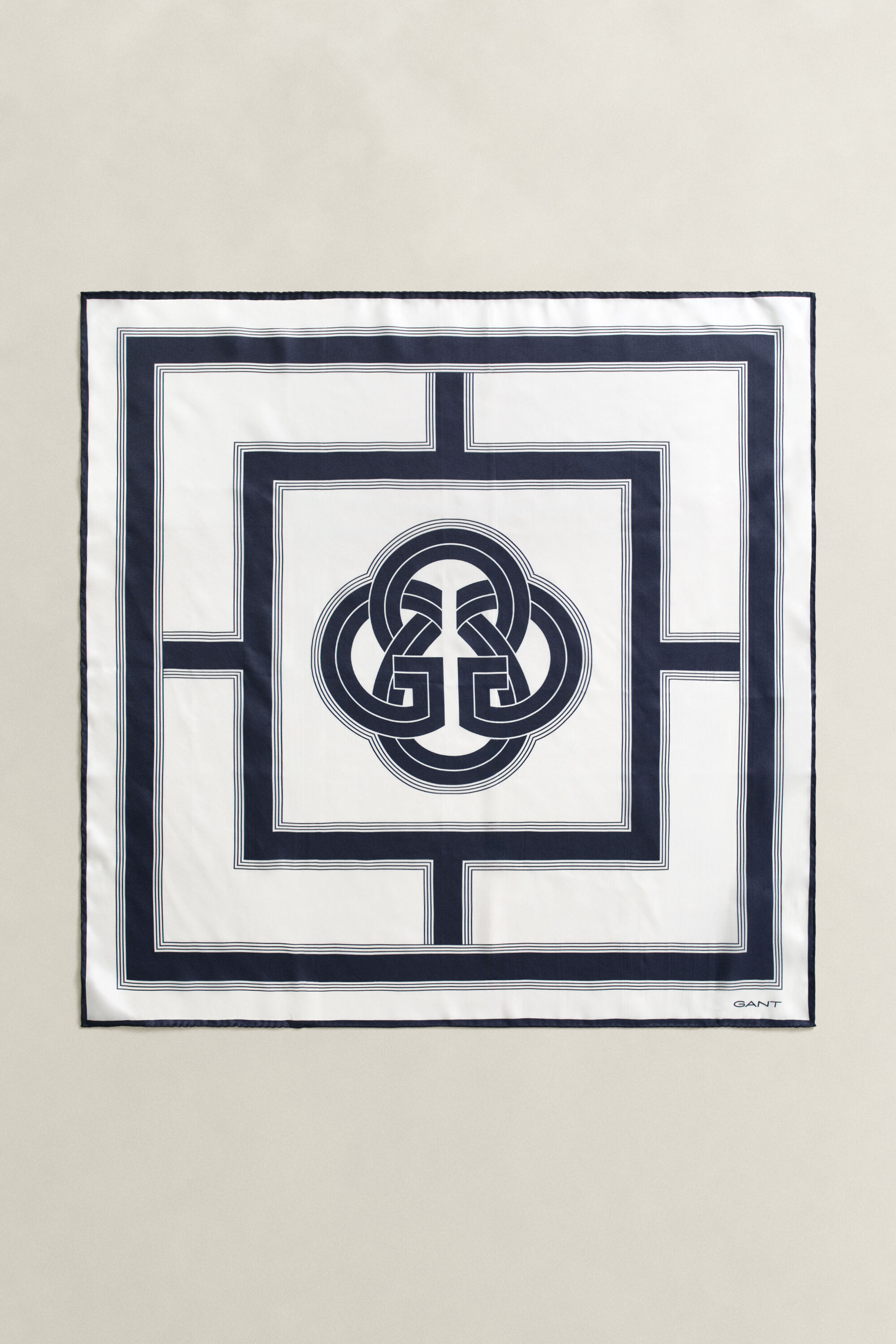 Silketørklæde med monogram