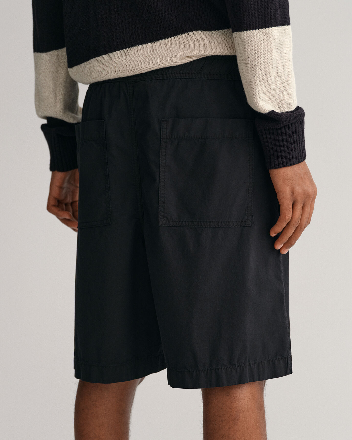 Sunfaded shorts med l&oslash;besnor