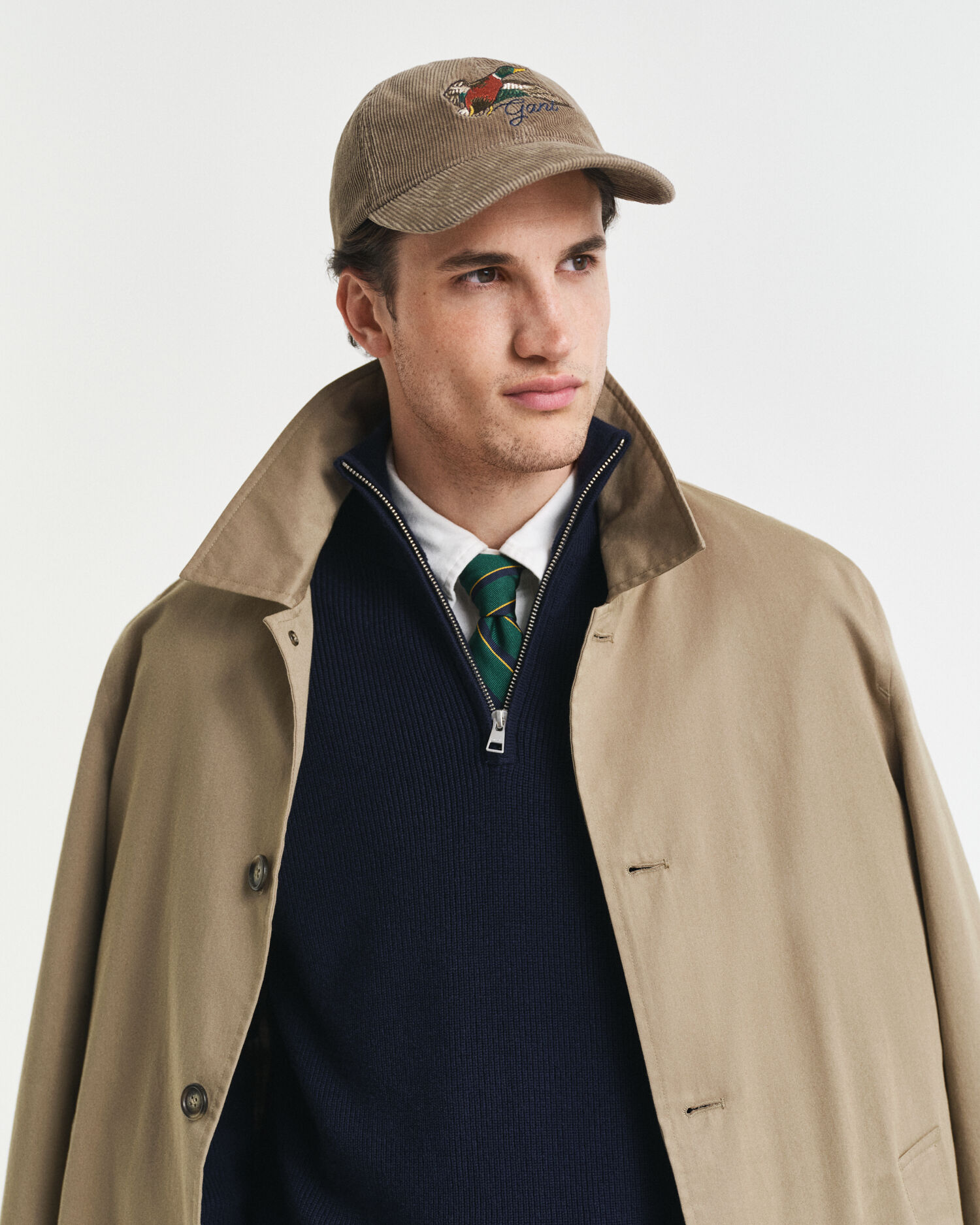 Broderet cap i vasket jernbanefløjl