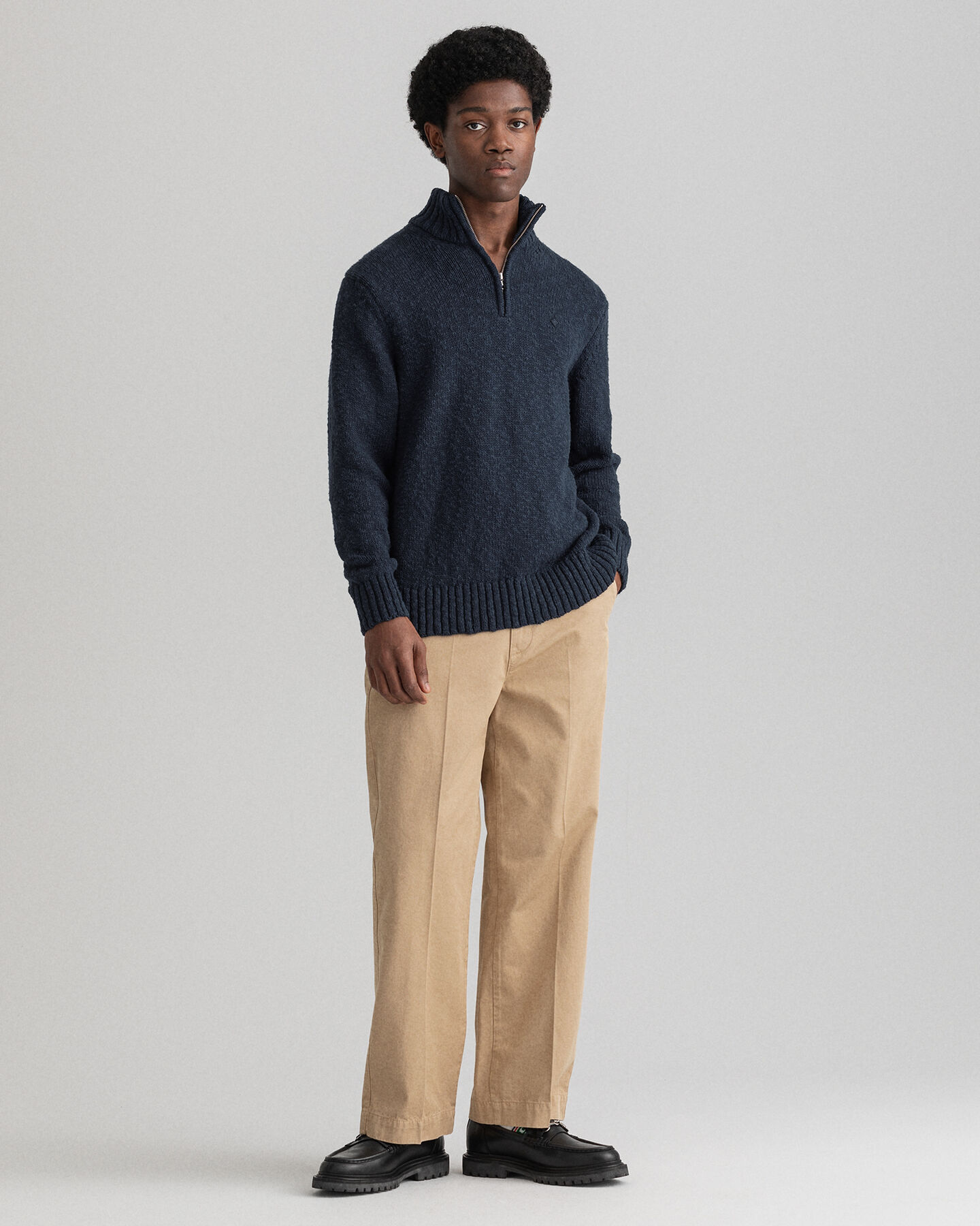 Relaxed Fit sweater i nopret bomuld med halv lynl&aring;s