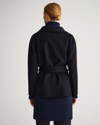 Håndsyet blazer med bælte