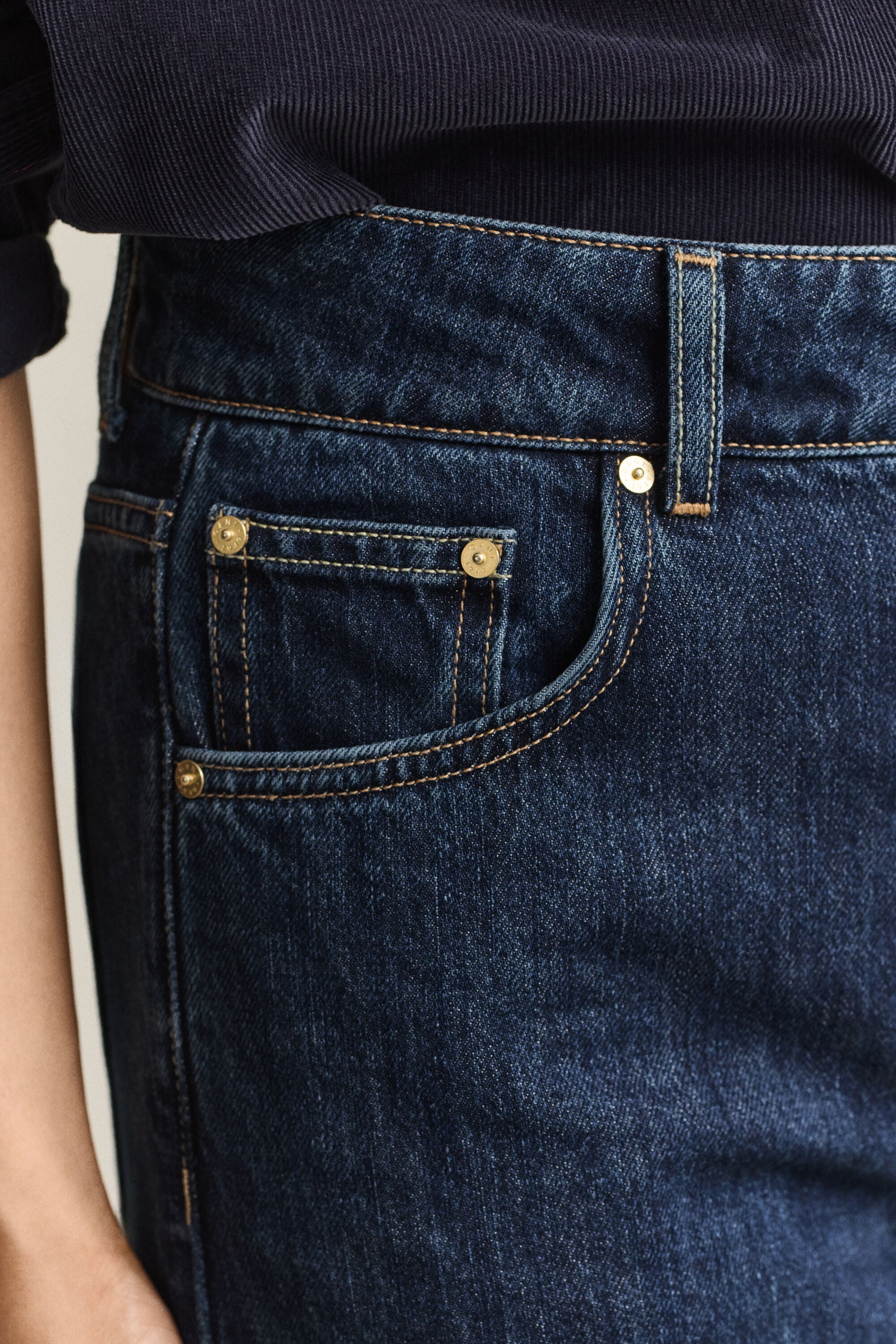 Relaxed jeans med knapper