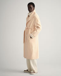 Håndsyet frakke med bælte