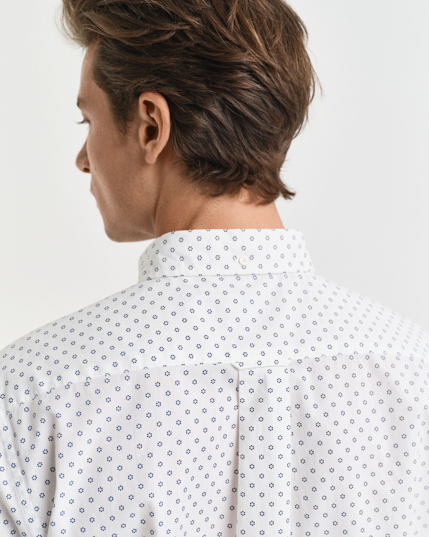 Regular fit skjorte med mikrotryk og korte &aelig;rmer