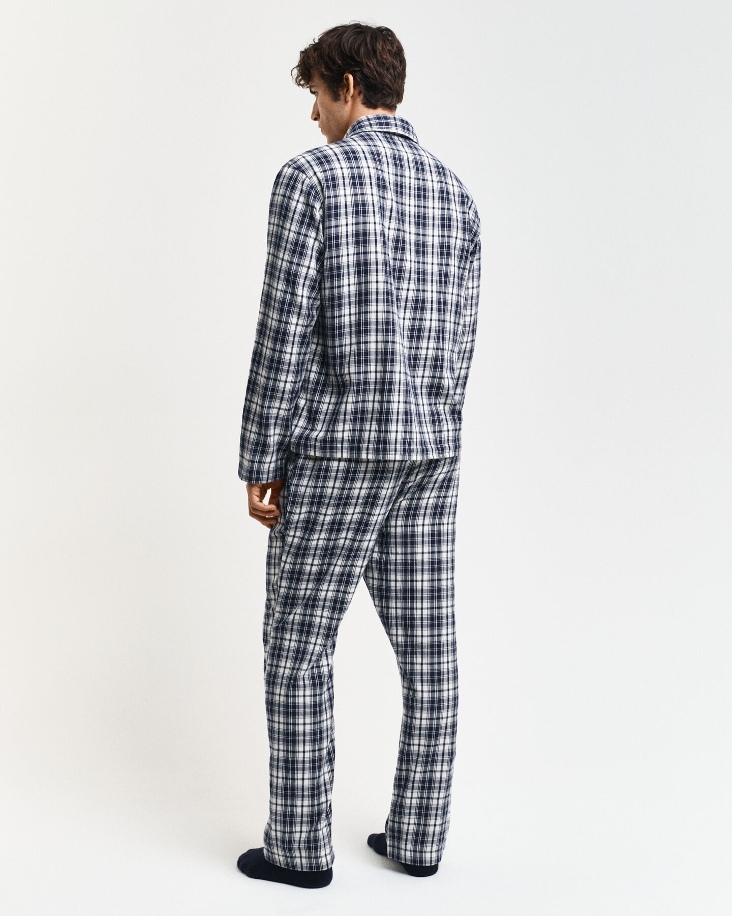 Gaveæske med pyjamasskjorte og -bukser i flannel