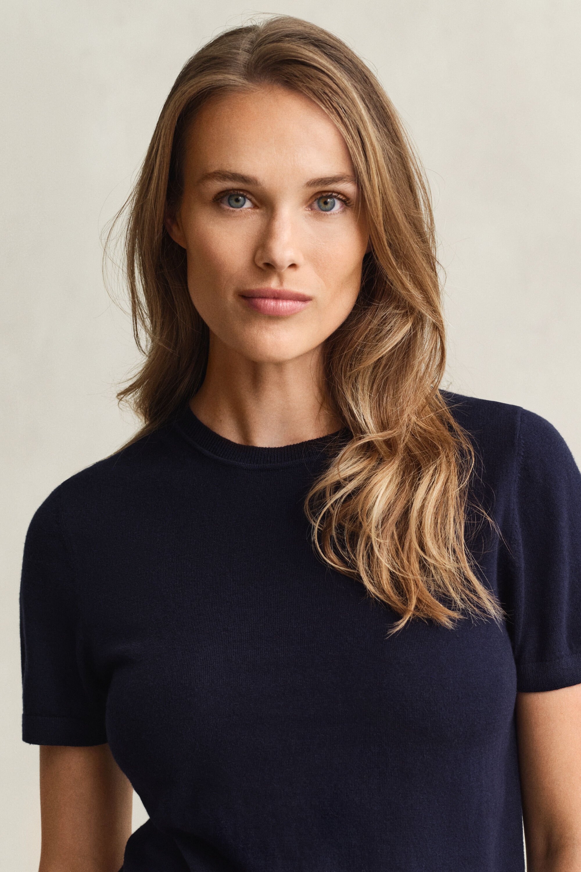 Let kortærmet sweater med crewneck