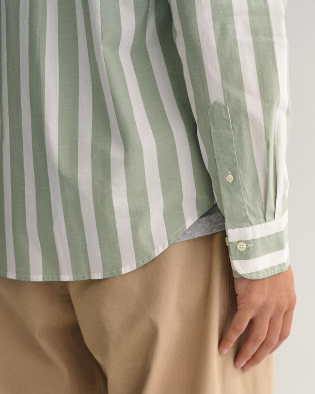 Regular fit t&aelig;tv&aelig;vet skjorte med brede striber