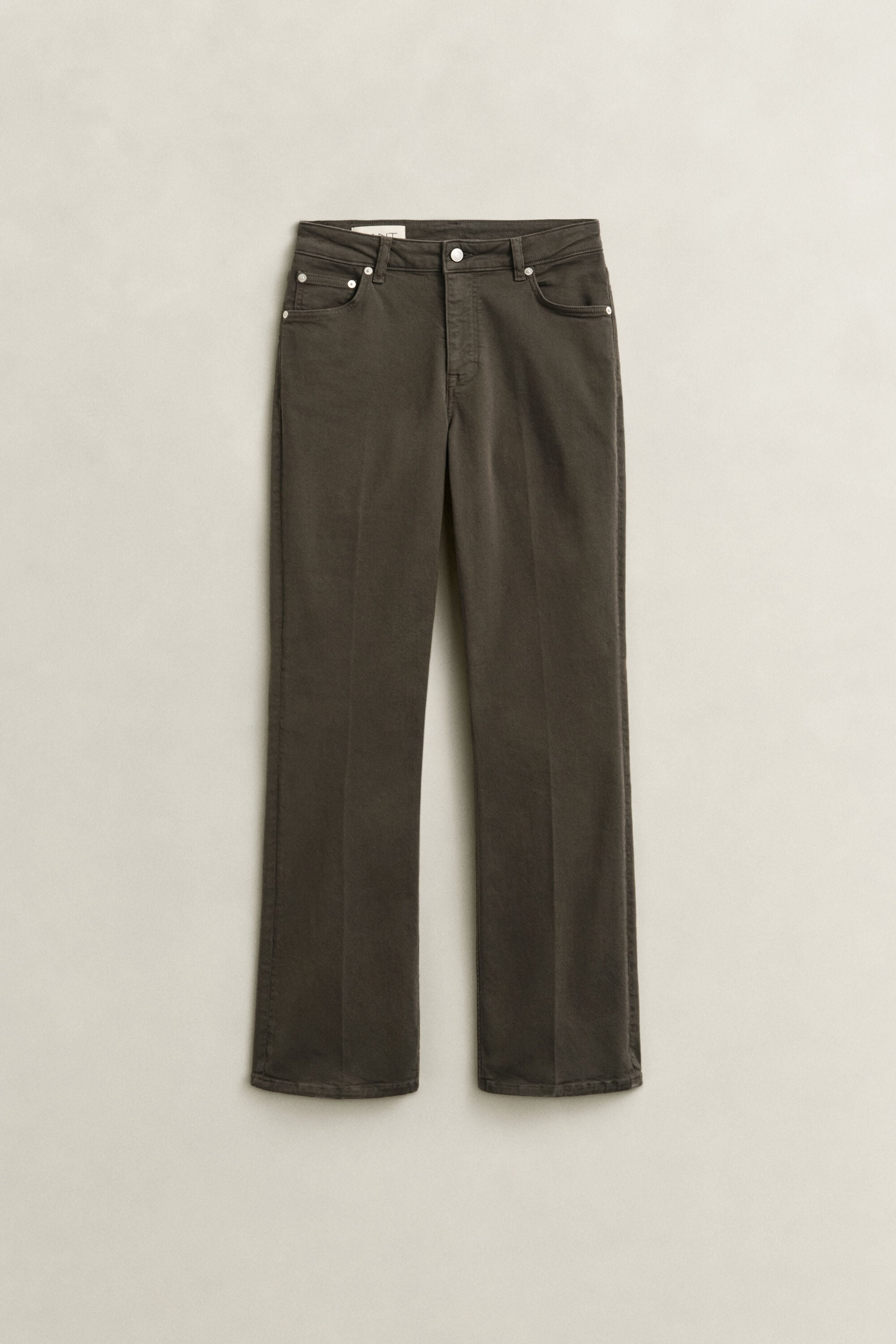 Slanke farvede jeans med svaj
