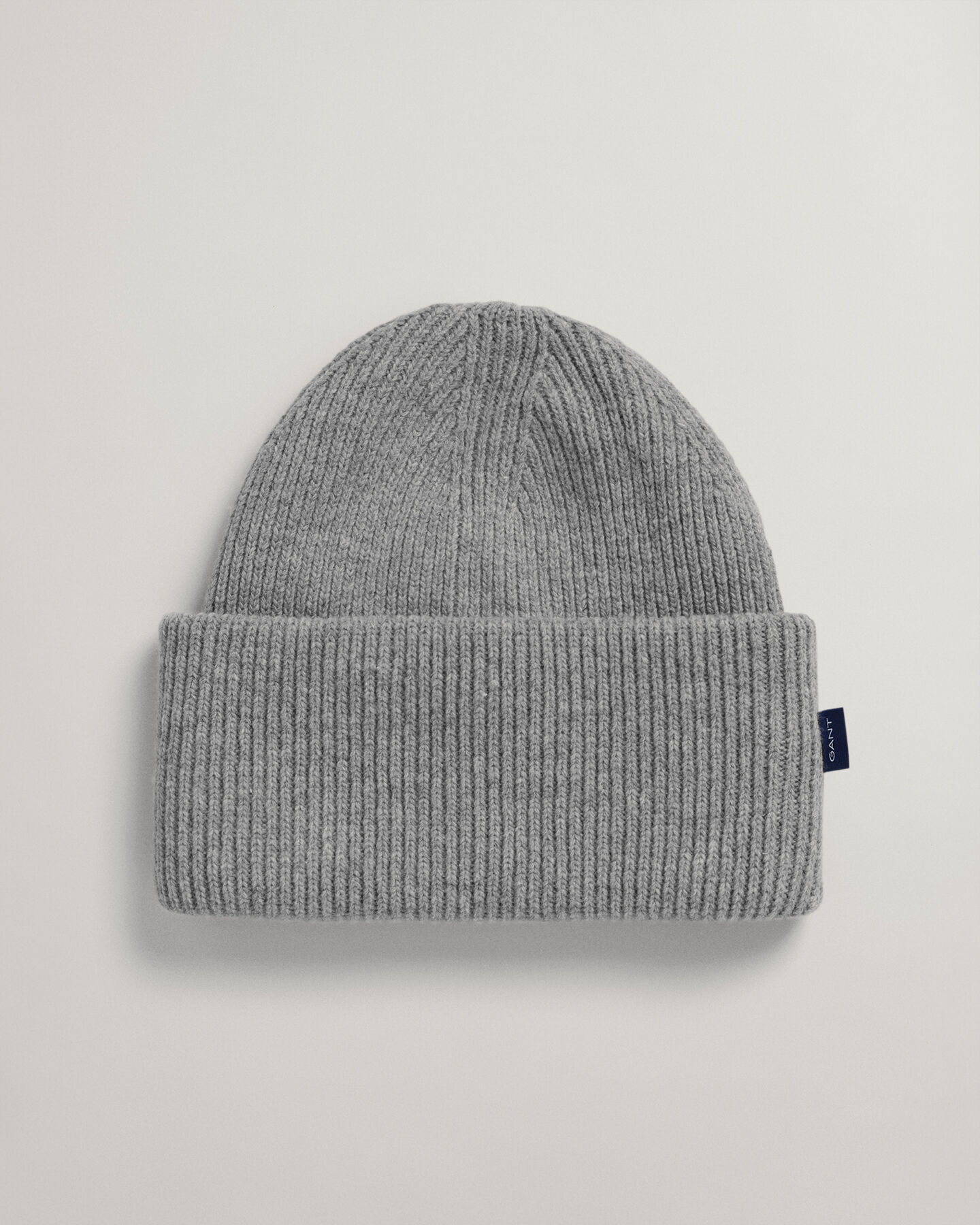 Ribstrikket beanie