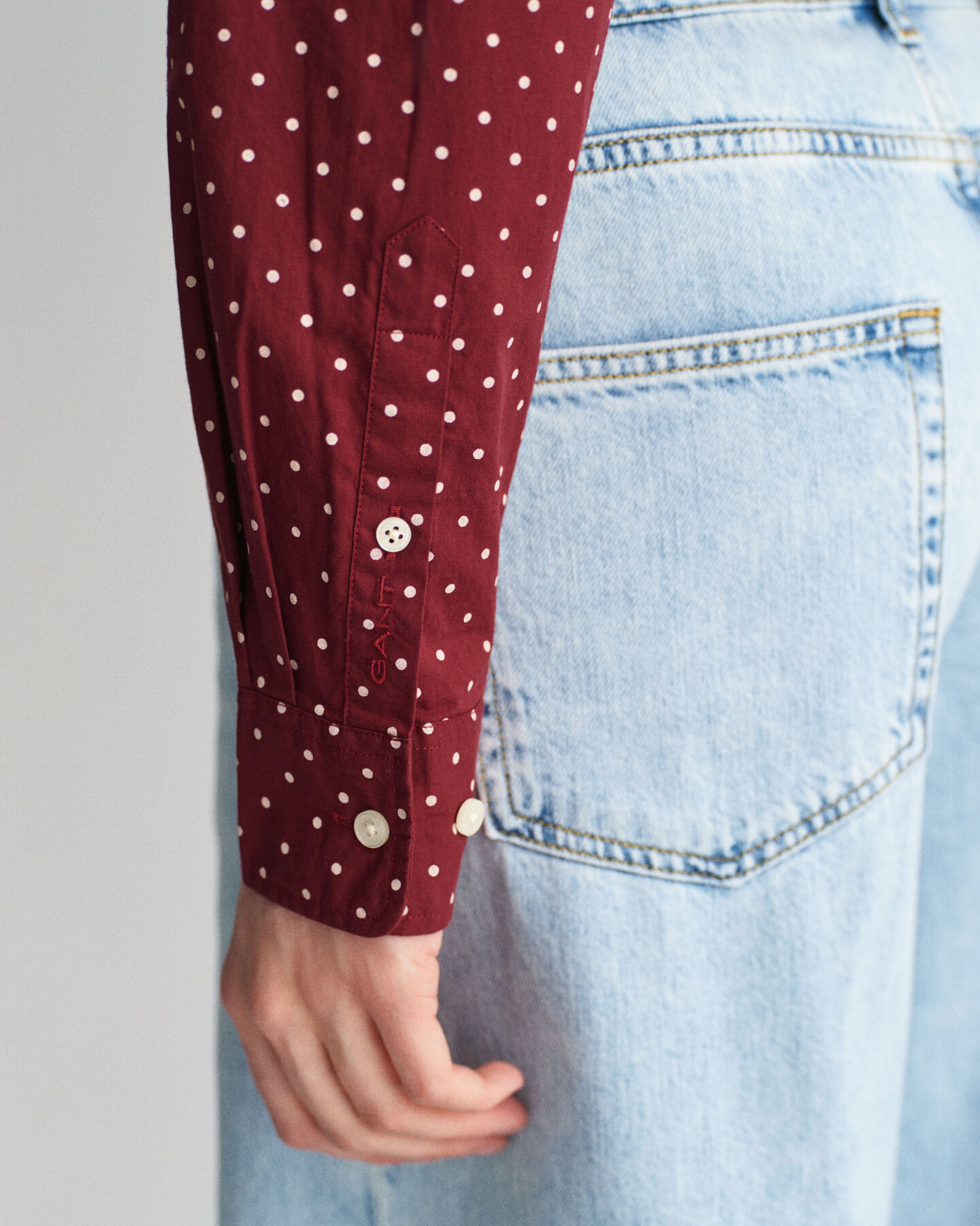 Regular fit skjorte af bomuldsvoile med prikket tryk