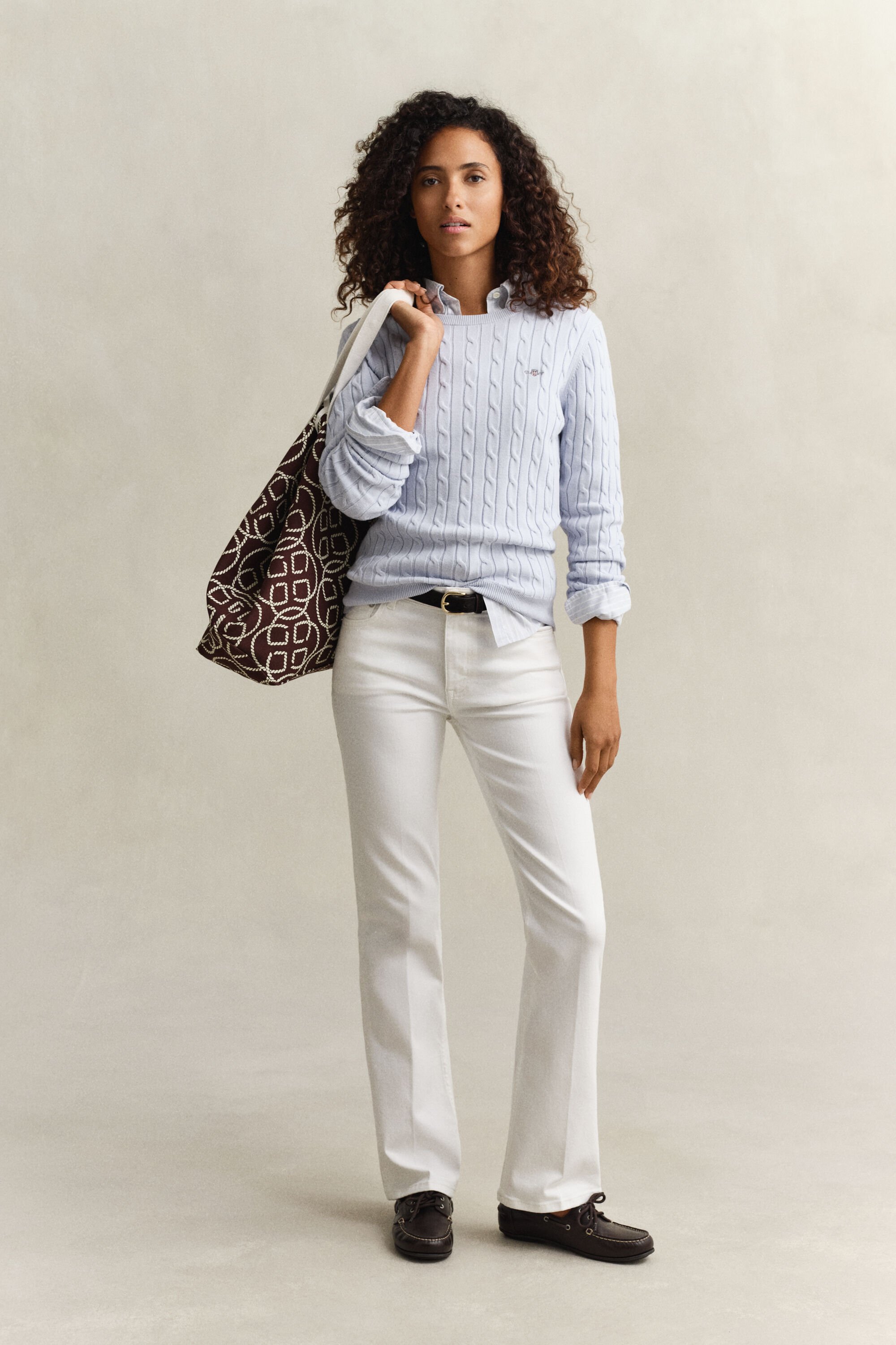 Crewneck sweater med kabelstrik