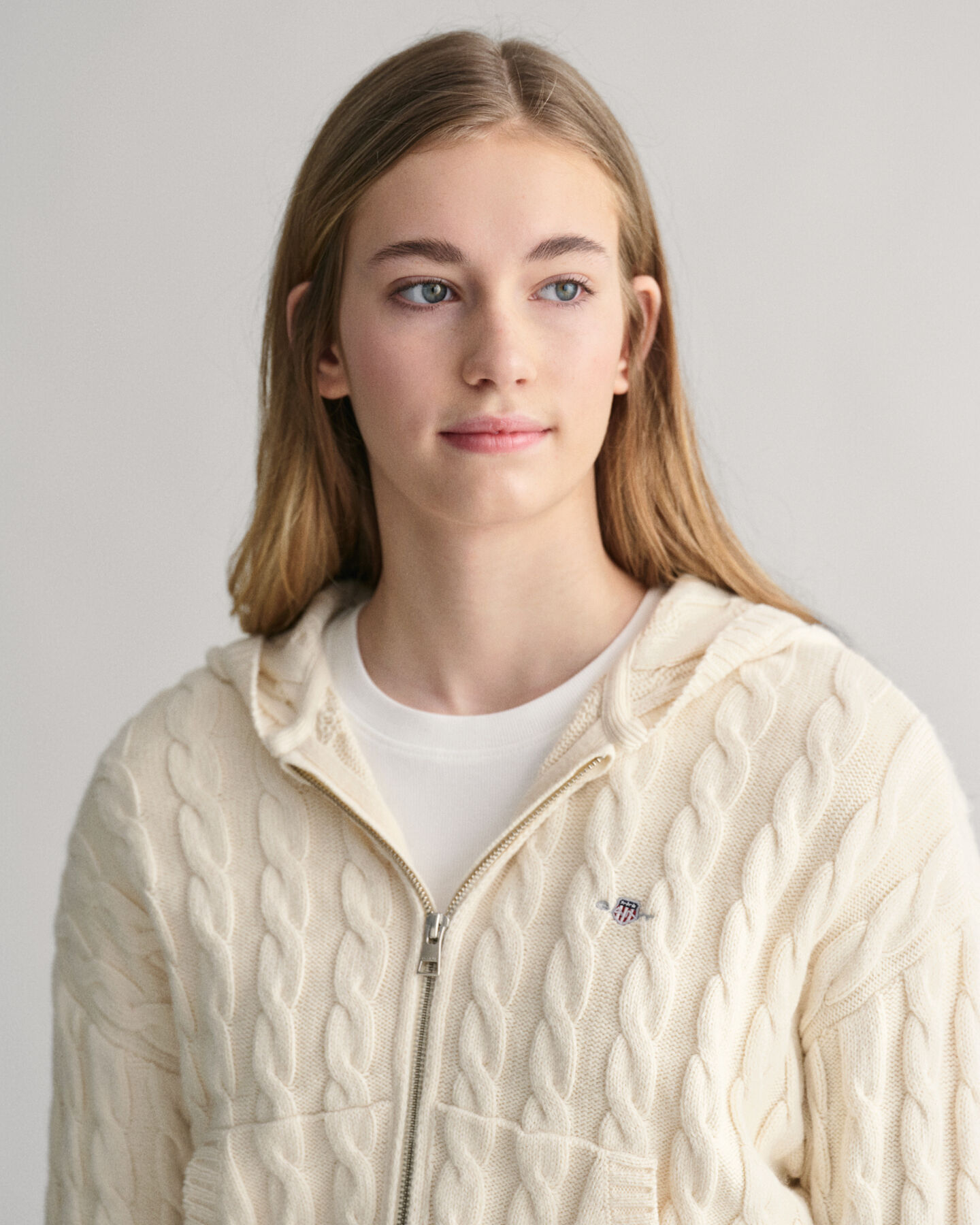 Teen Girls Shield kort h&aelig;ttetr&oslash;je med kabelstrik og lynl&aring;s