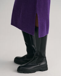 Ribstrikket uldkjole med V-hals