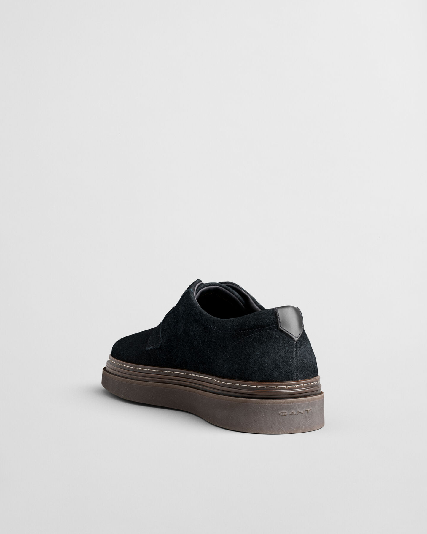 Kinzoon sko i ruskind med lave snørebånd