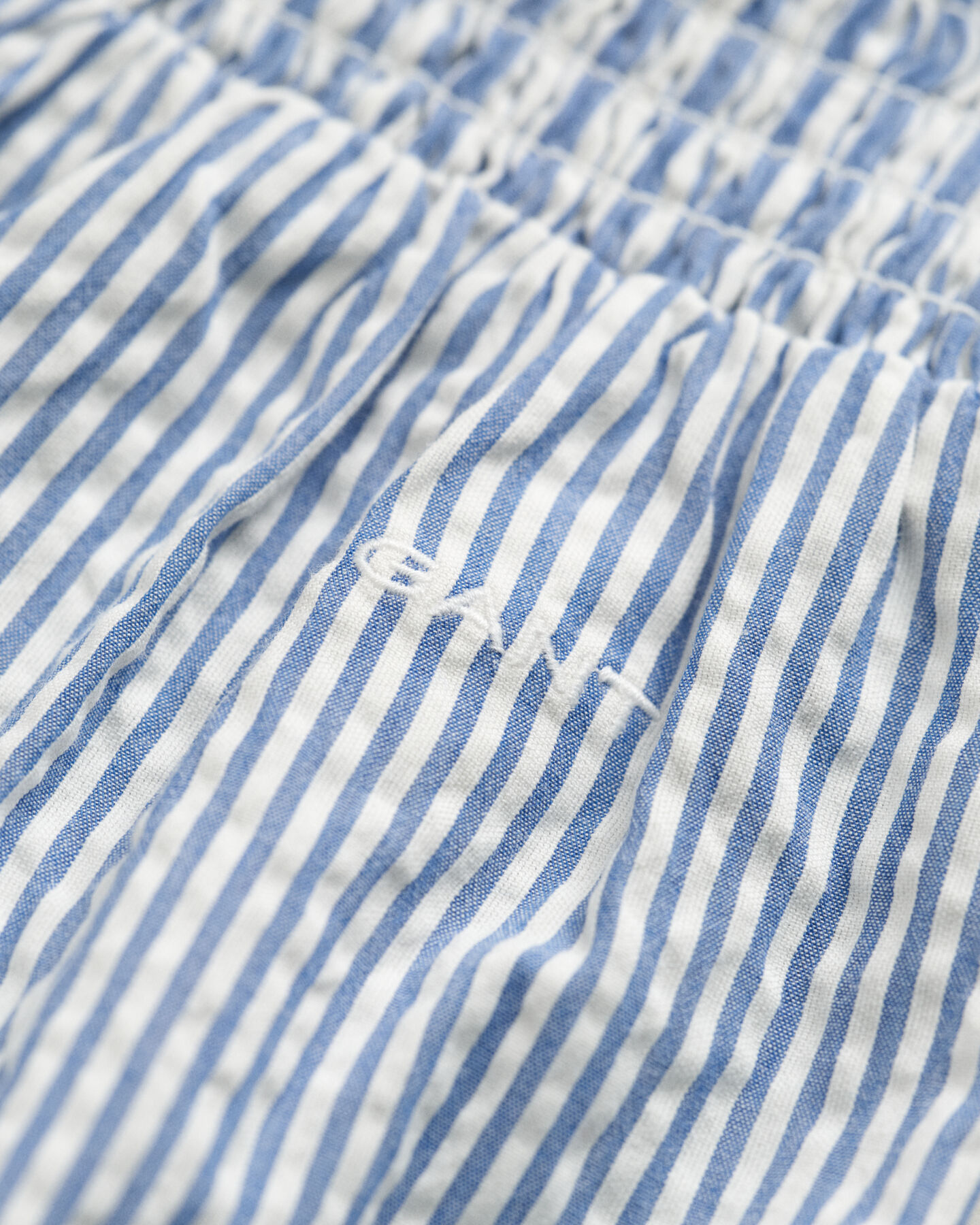 Teen Girls stribet seersucker skjorte med smocksyning