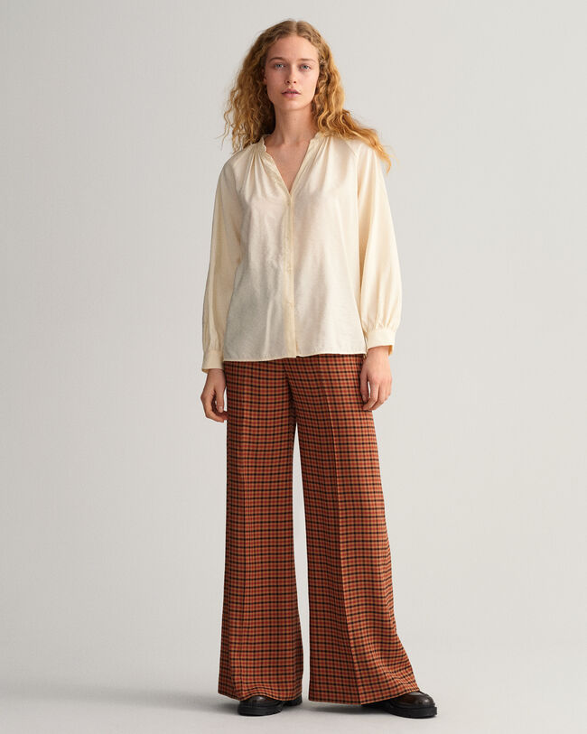 Bluse med stående krave