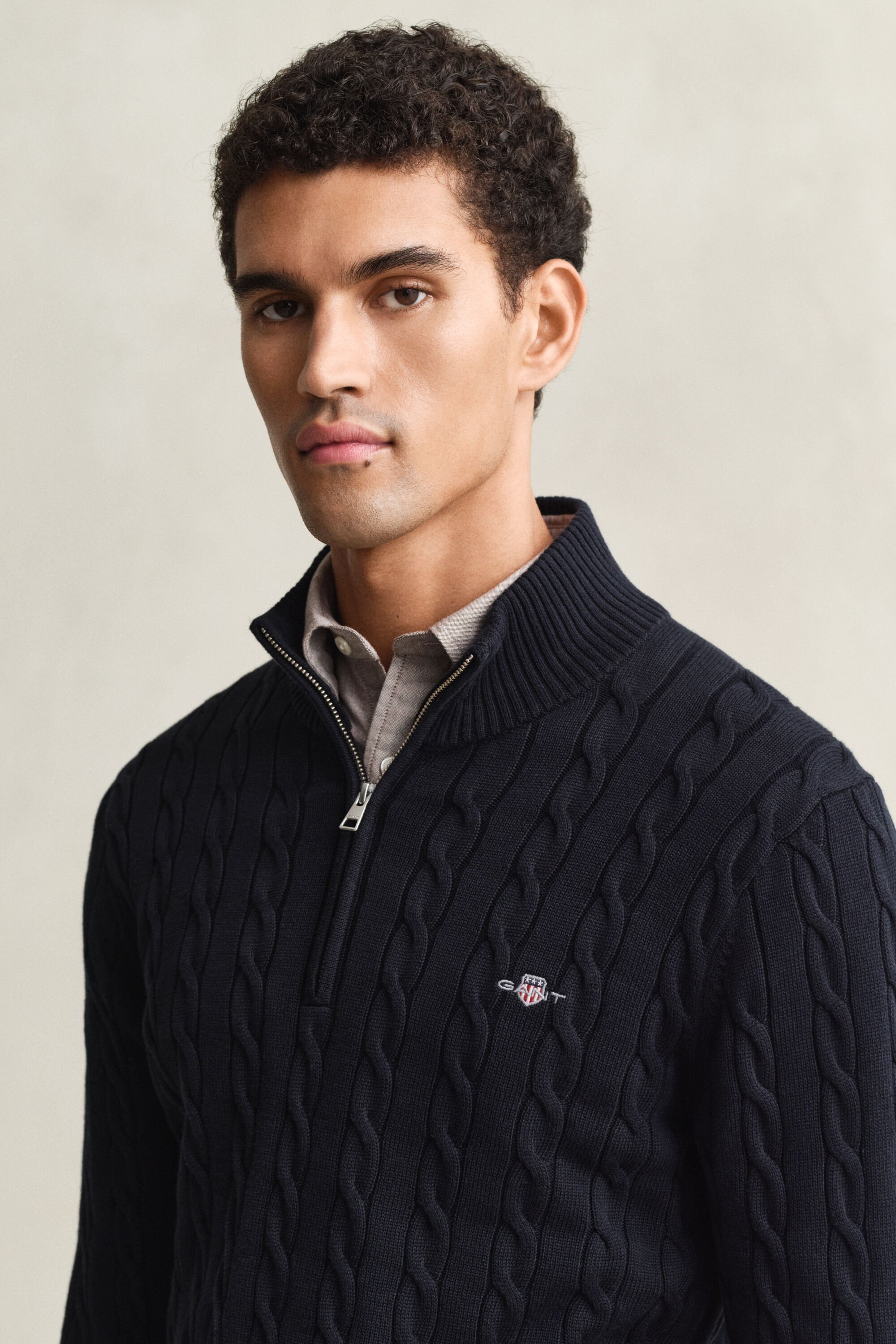 Kabelstrikket sweater af bomuld med halv lynlås