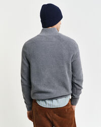 Ribstrikket sweater af bomuld og uld med halv lynl&aring;s