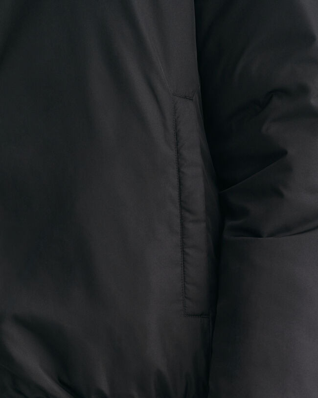 Vendbar jakke med h&aelig;tte